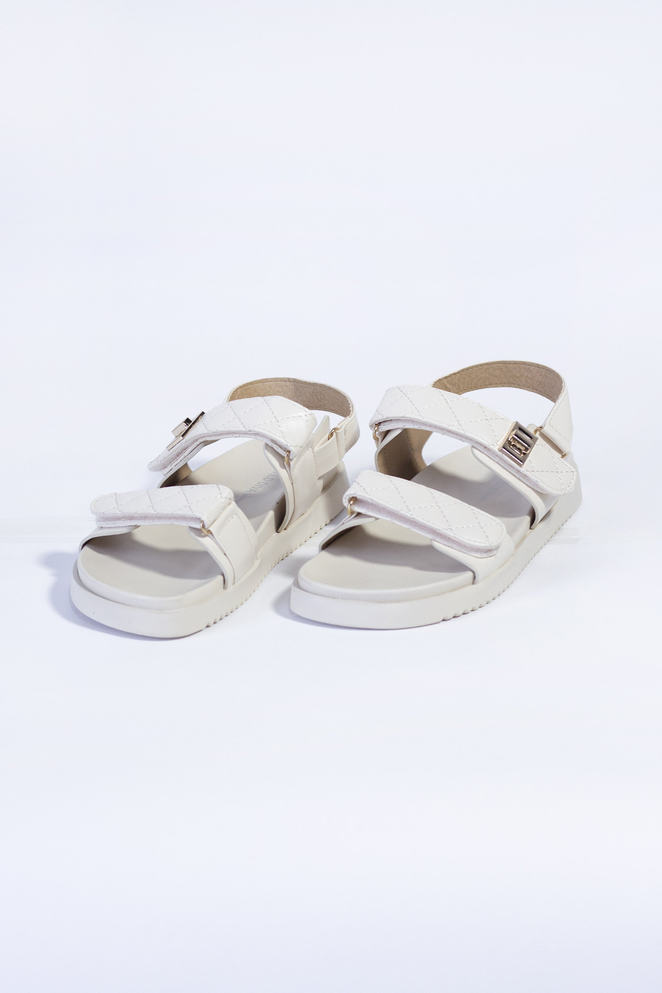 Sandalia Capitonada Color Bone