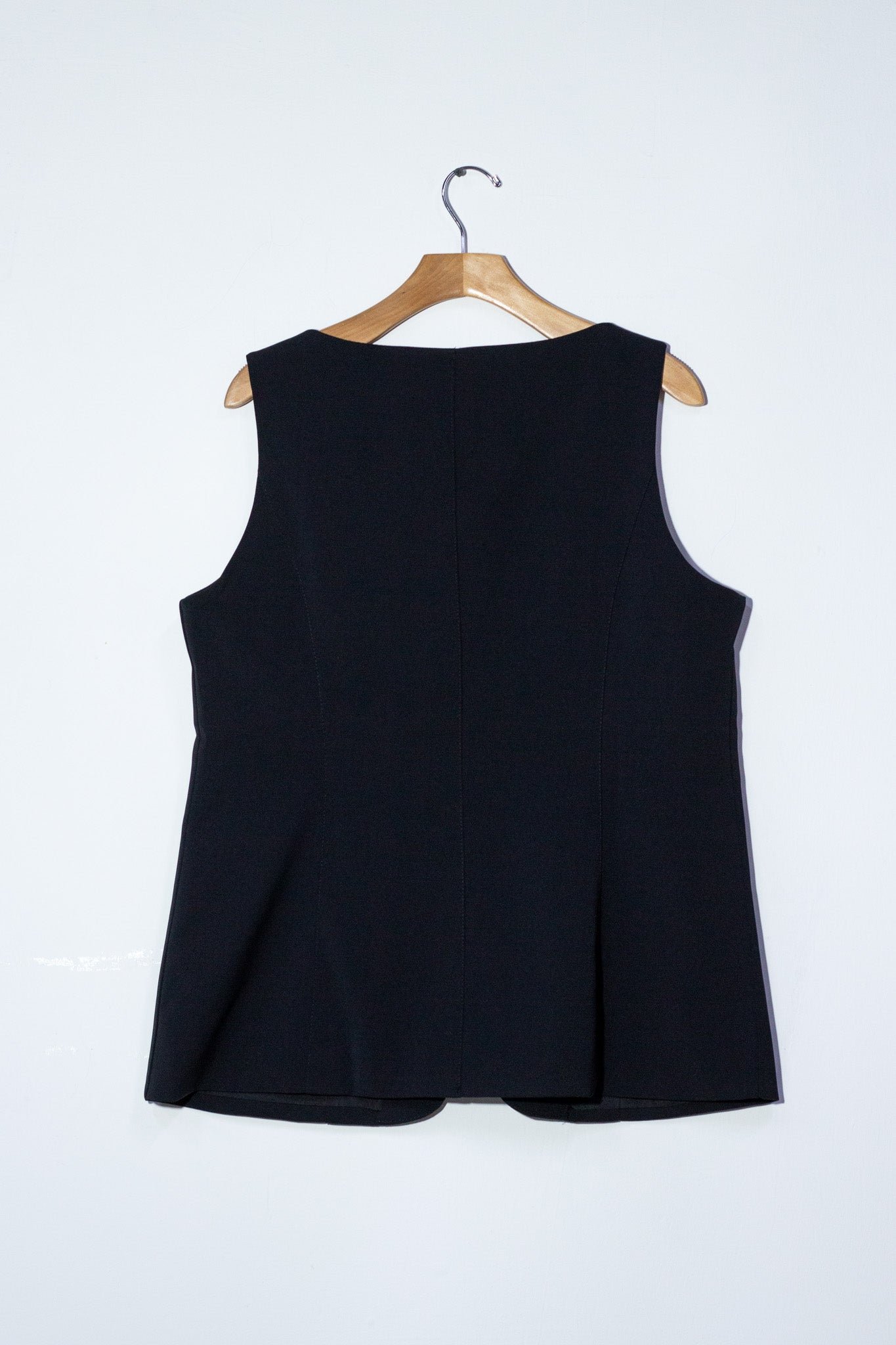 Chaleco liso con botones neg