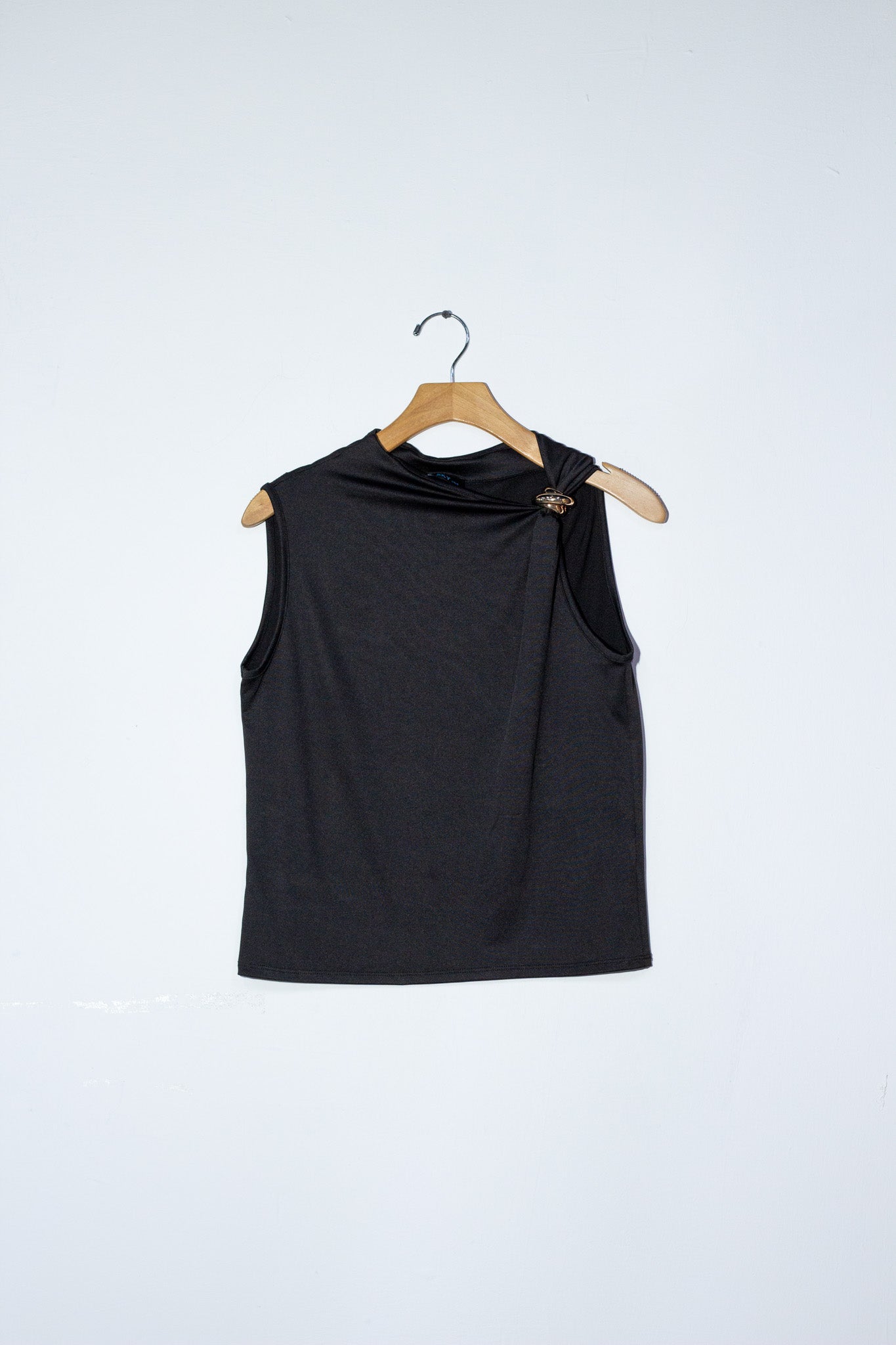 Blusa asimetrica c/detalle