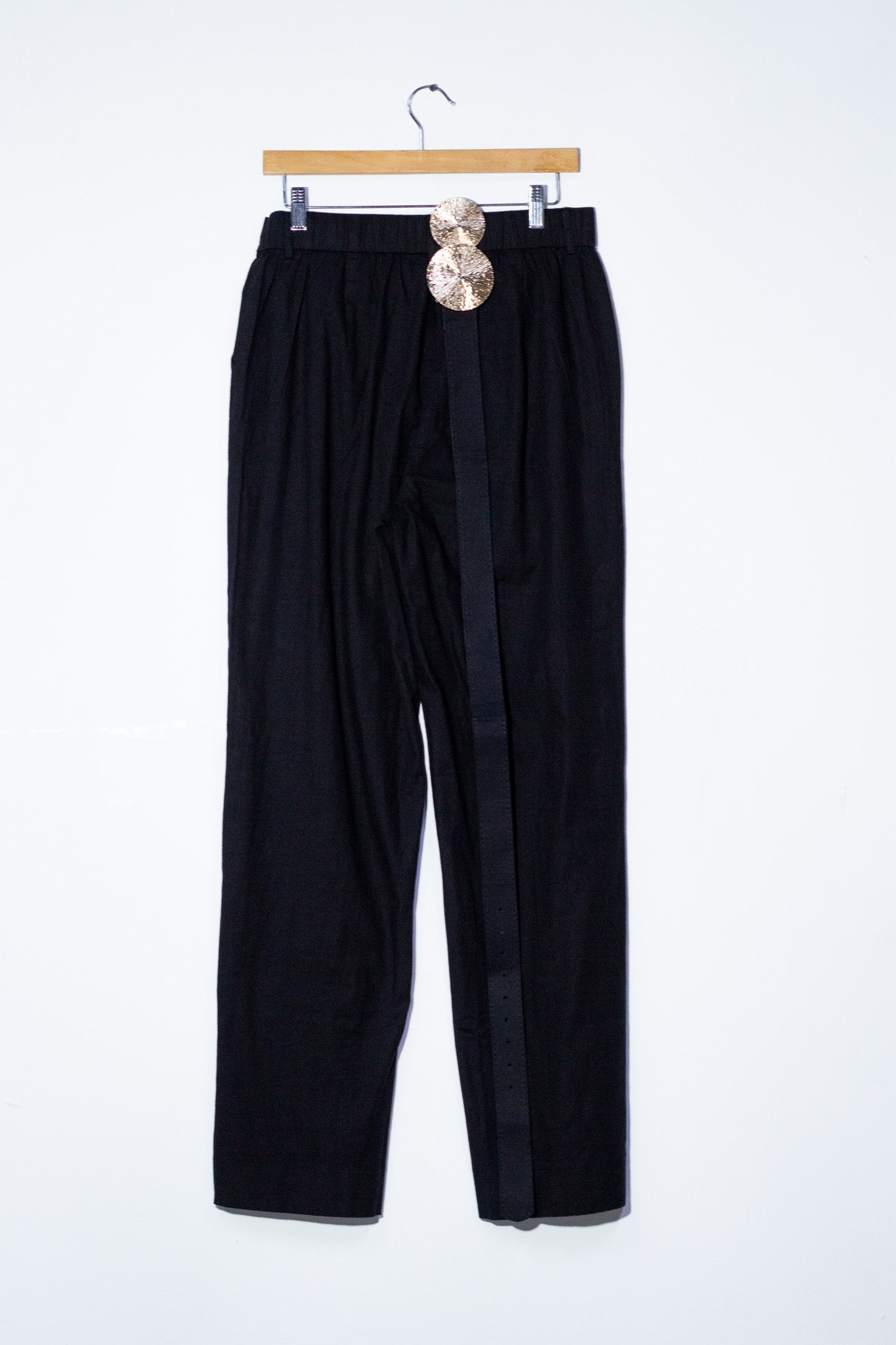 Pantalon lino con cinto negro