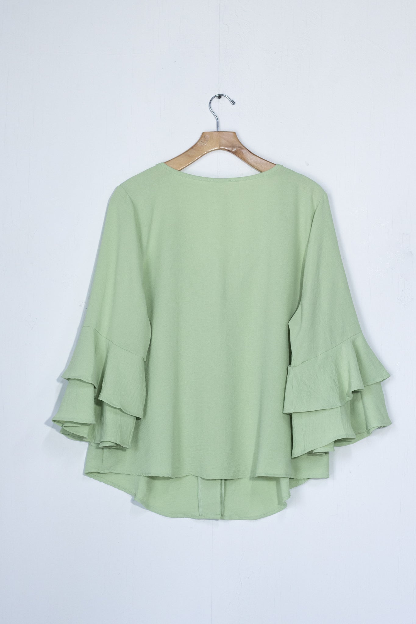 Blusa lisa botones flor