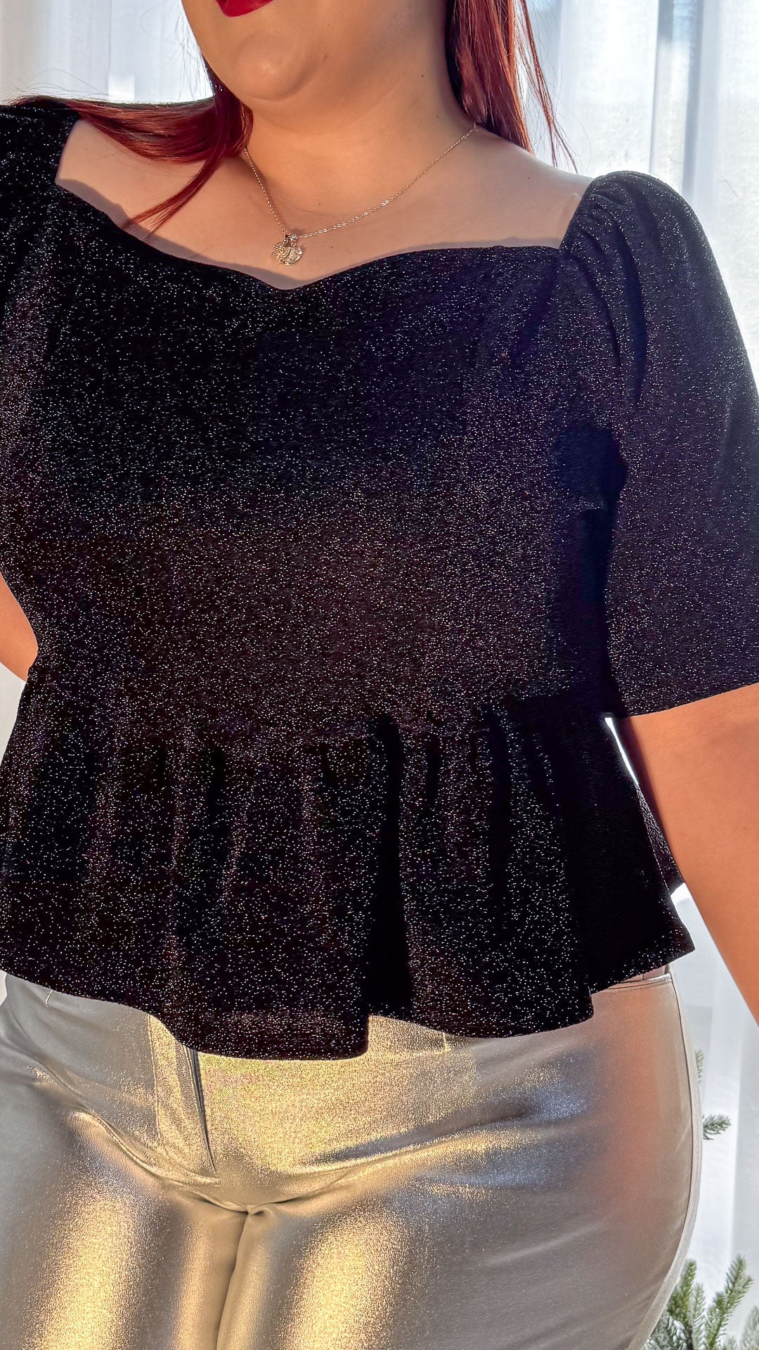 Blusa Crop de Brillos con Moño en la Espalda 