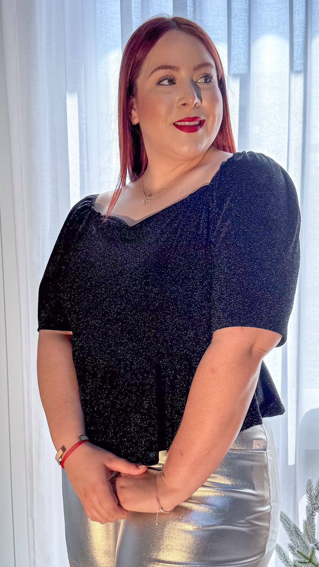 Blusa Crop de Brillos con Moño en la Espalda 