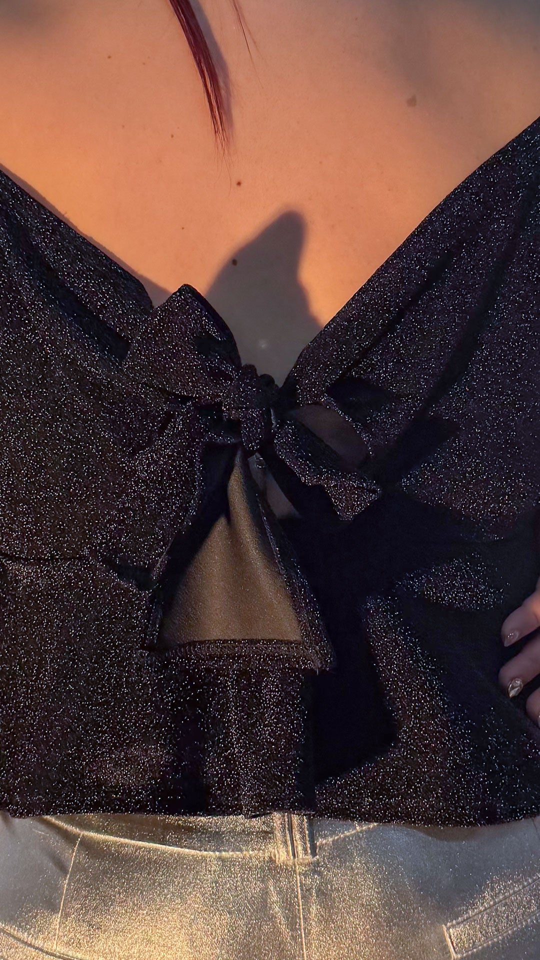 Blusa Crop de Brillos con Moño en la Espalda 