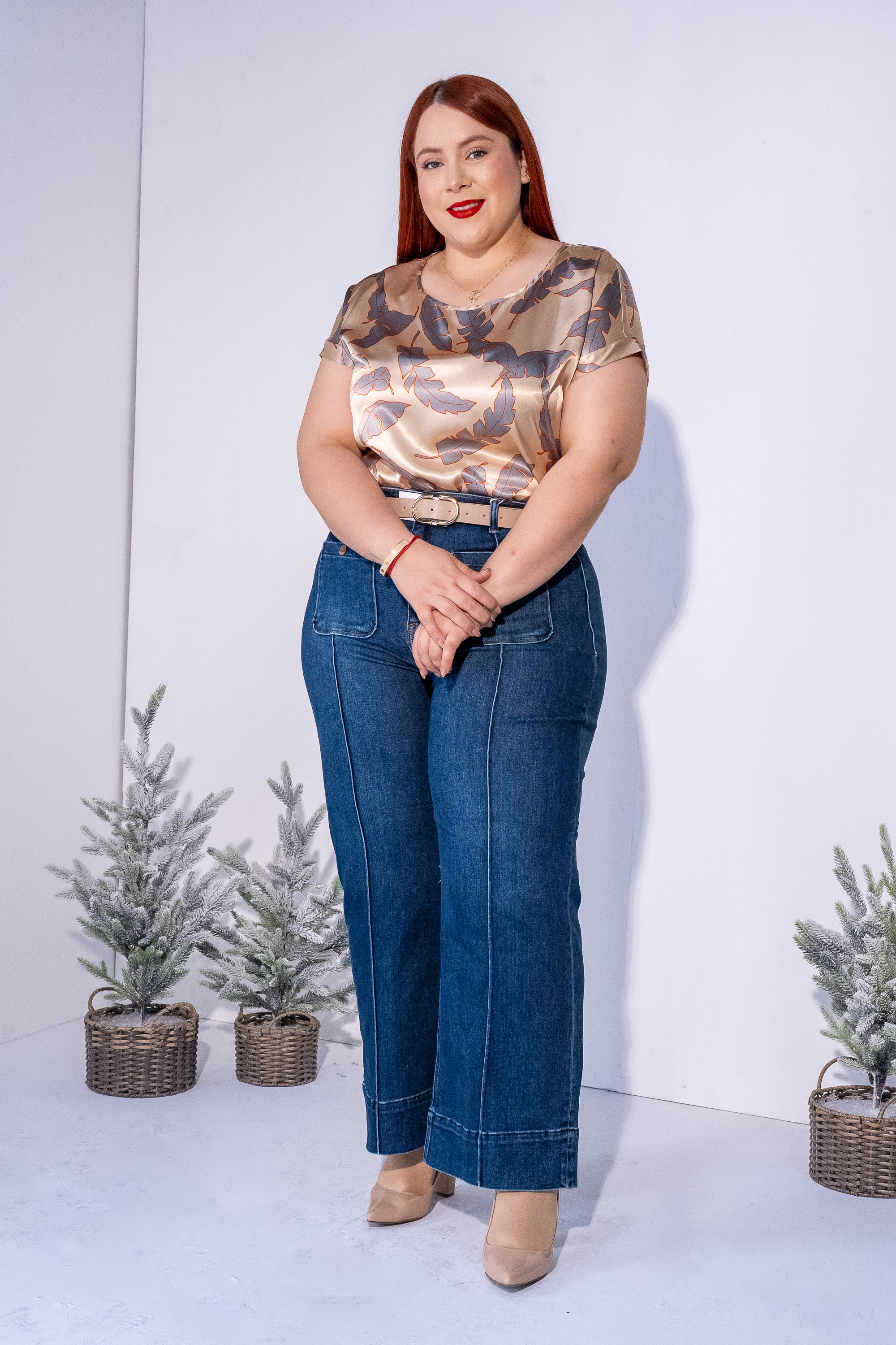 Blusa Satinada con Estampado de Hojas