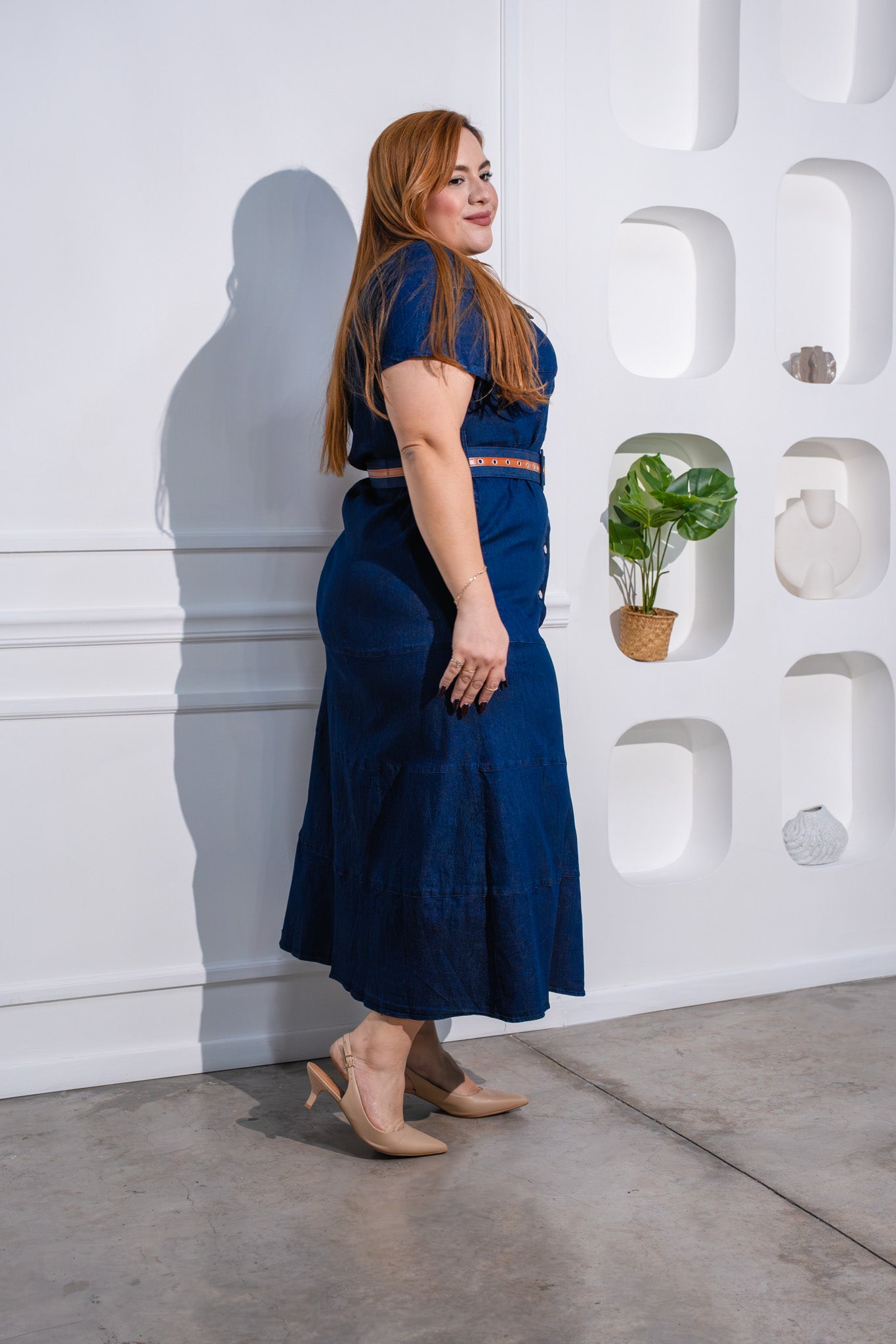 Maxi vestido camisero con cinto denim