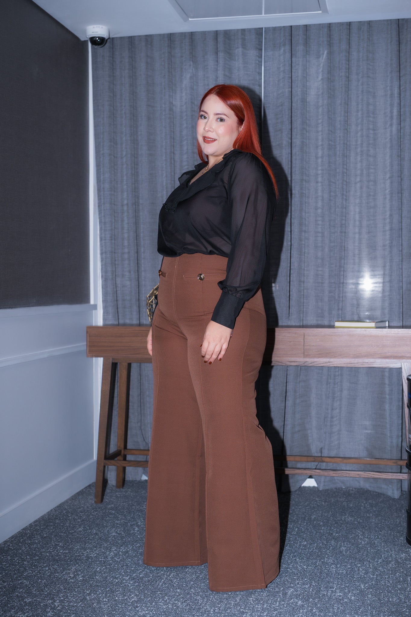 Blusa con escarola negra