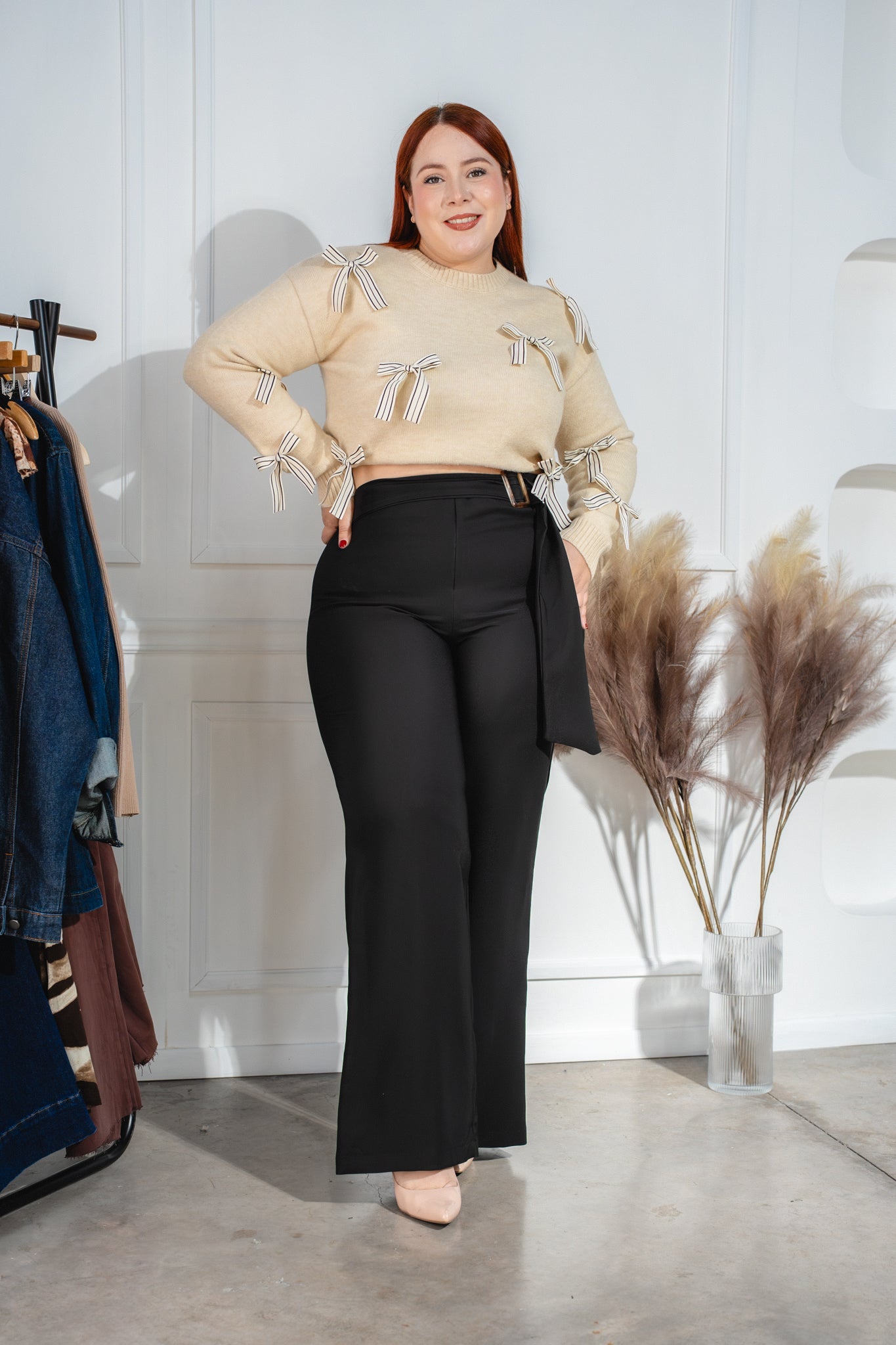 Suéter con moño beige