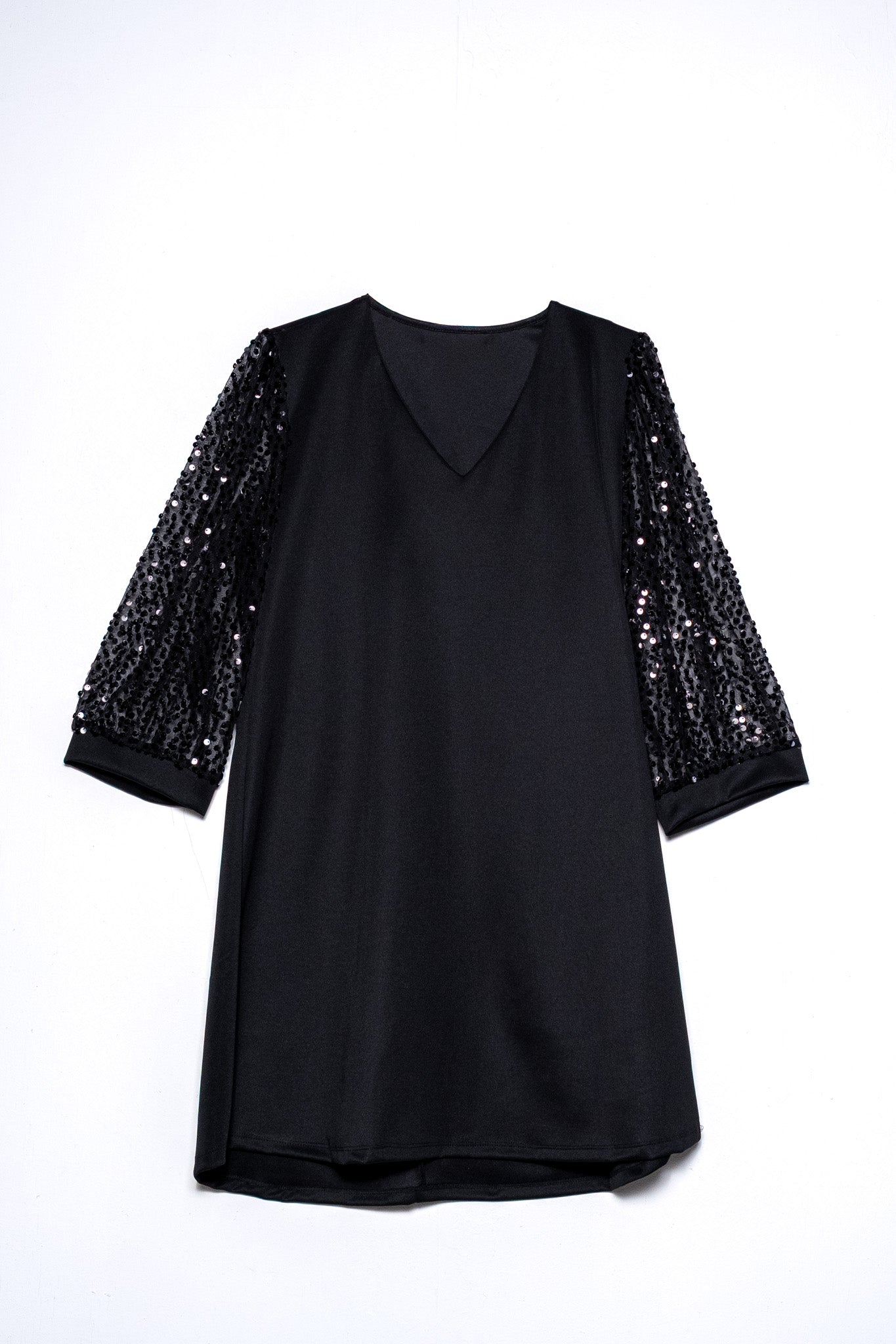Vestido con detalle de lentejuela en manga neg