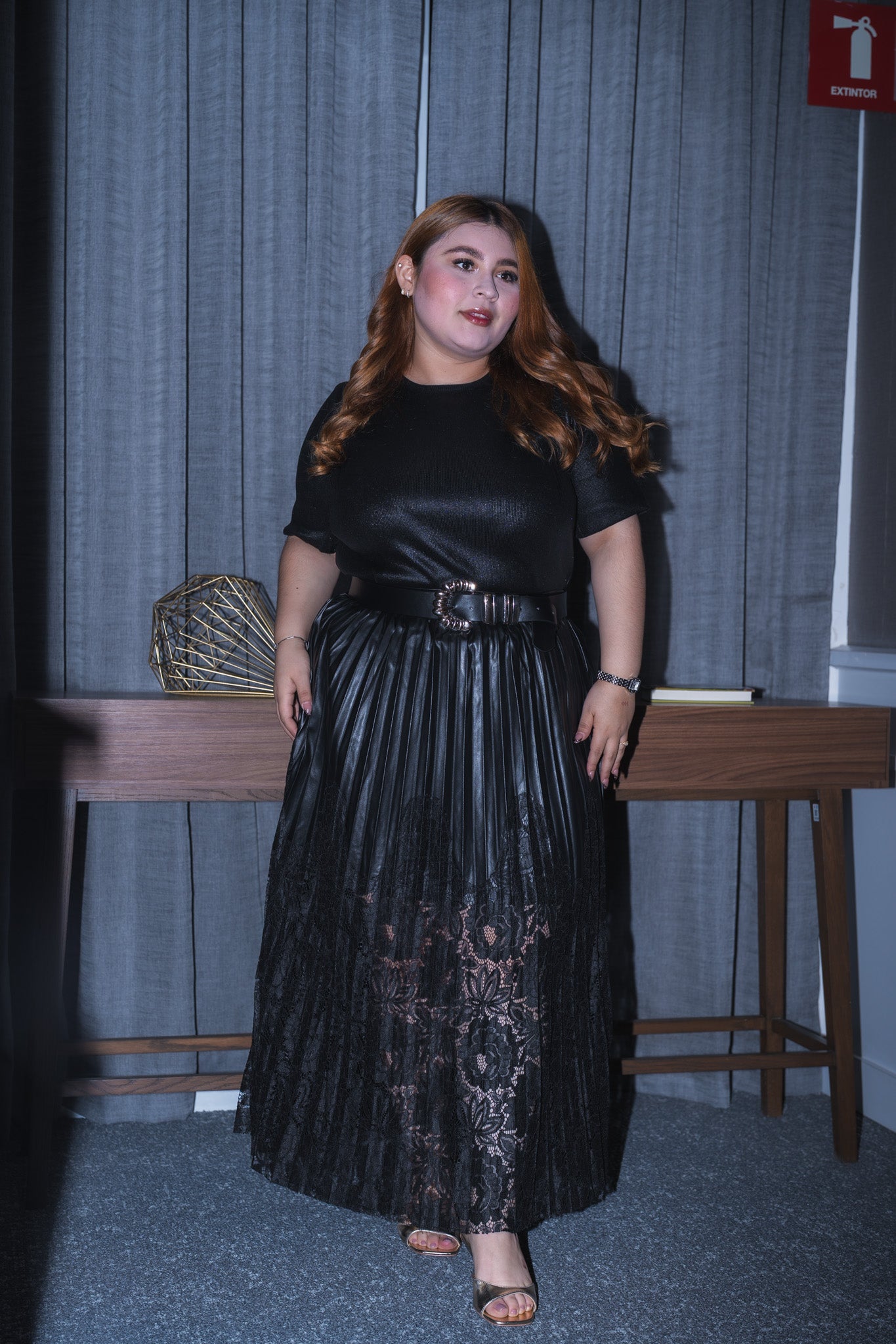 Blusa acanalada metalica negra