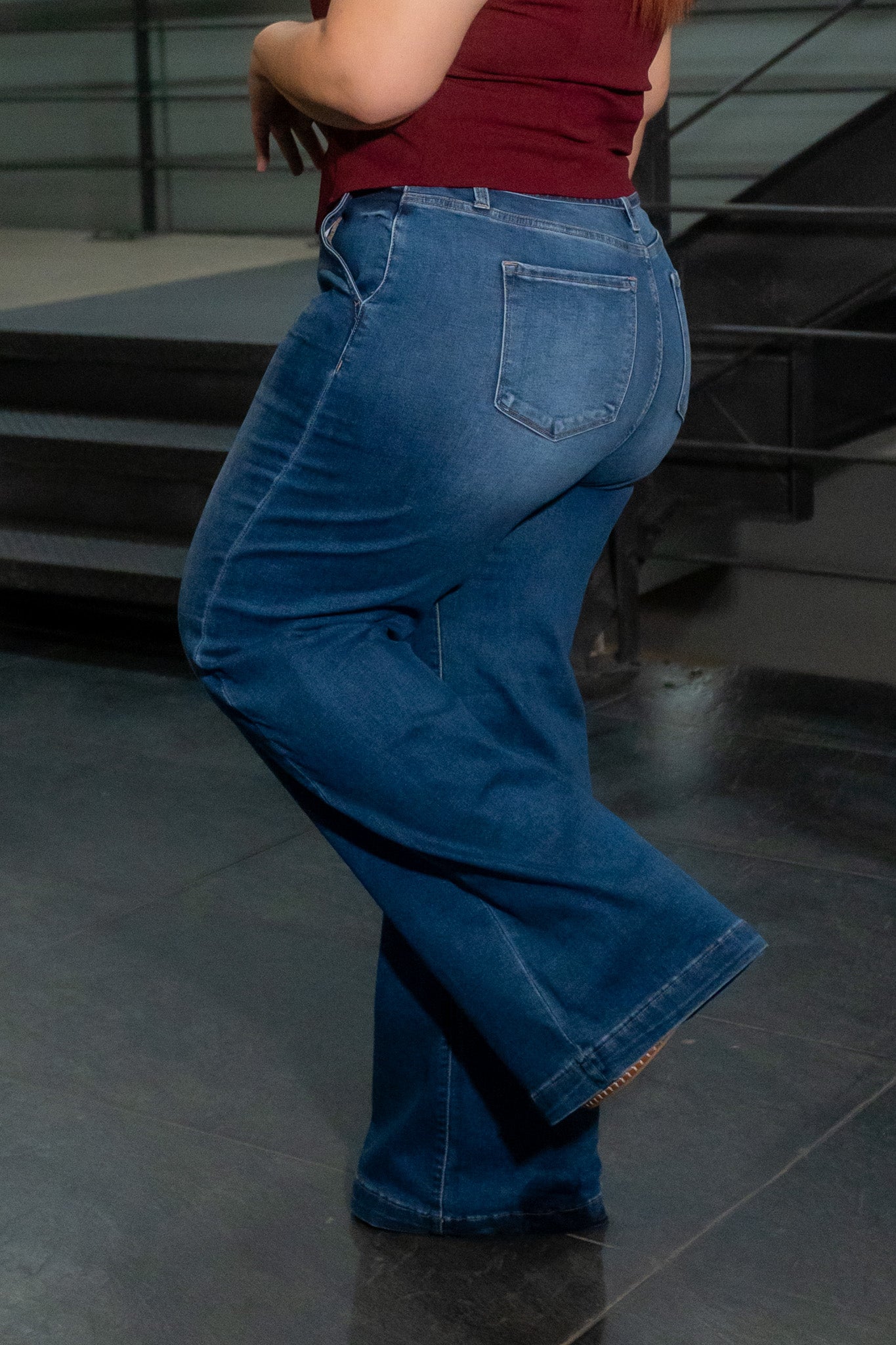 Jeans wide leg c/cinto osc