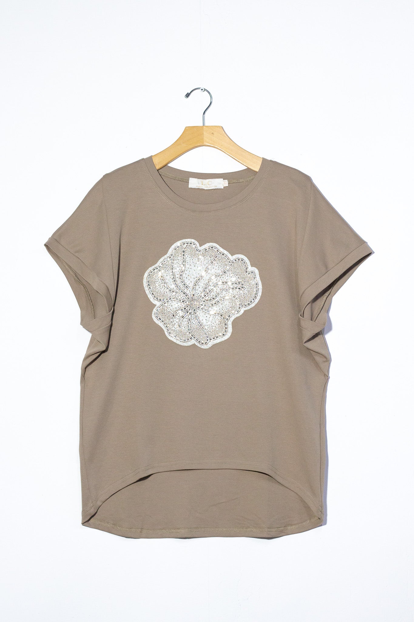 Blusa con flor brillos