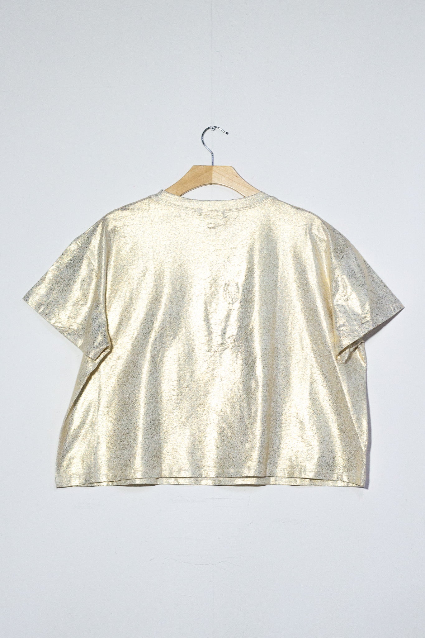 Blusa metalica hello dorada