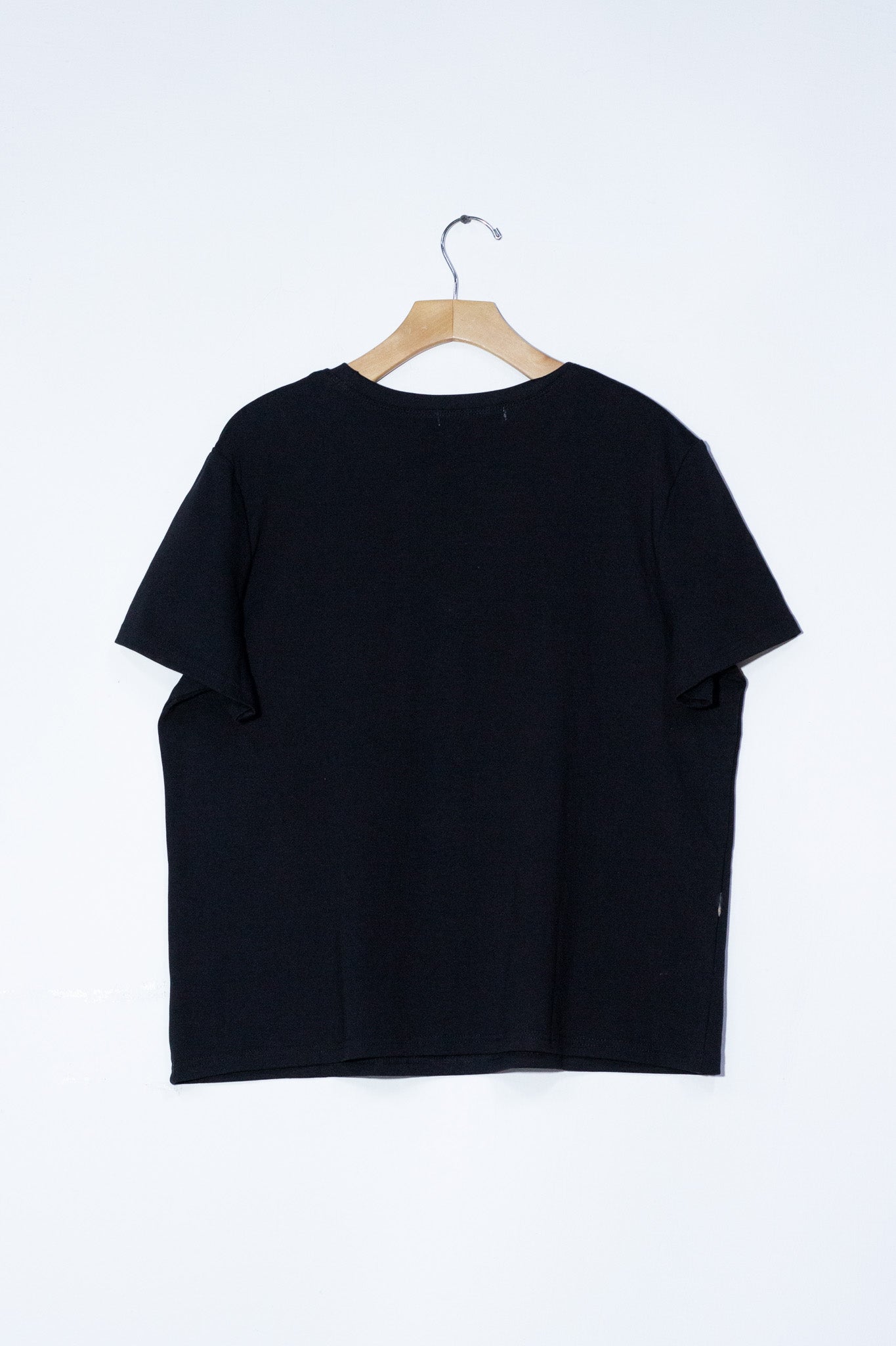 Blusa con piedras negra