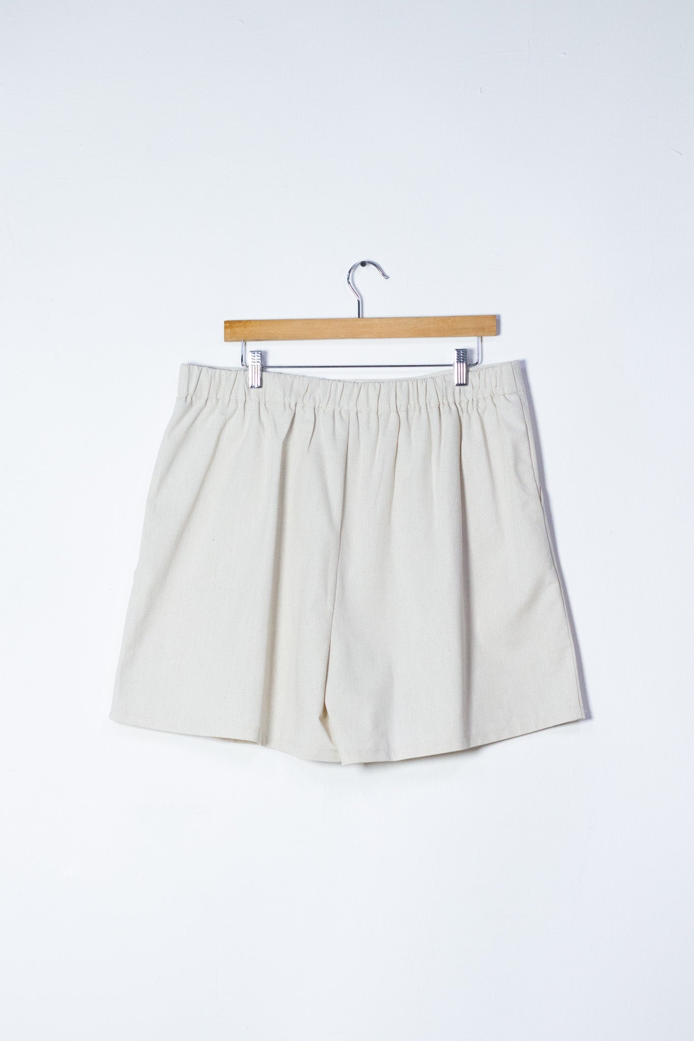 Short liso beige