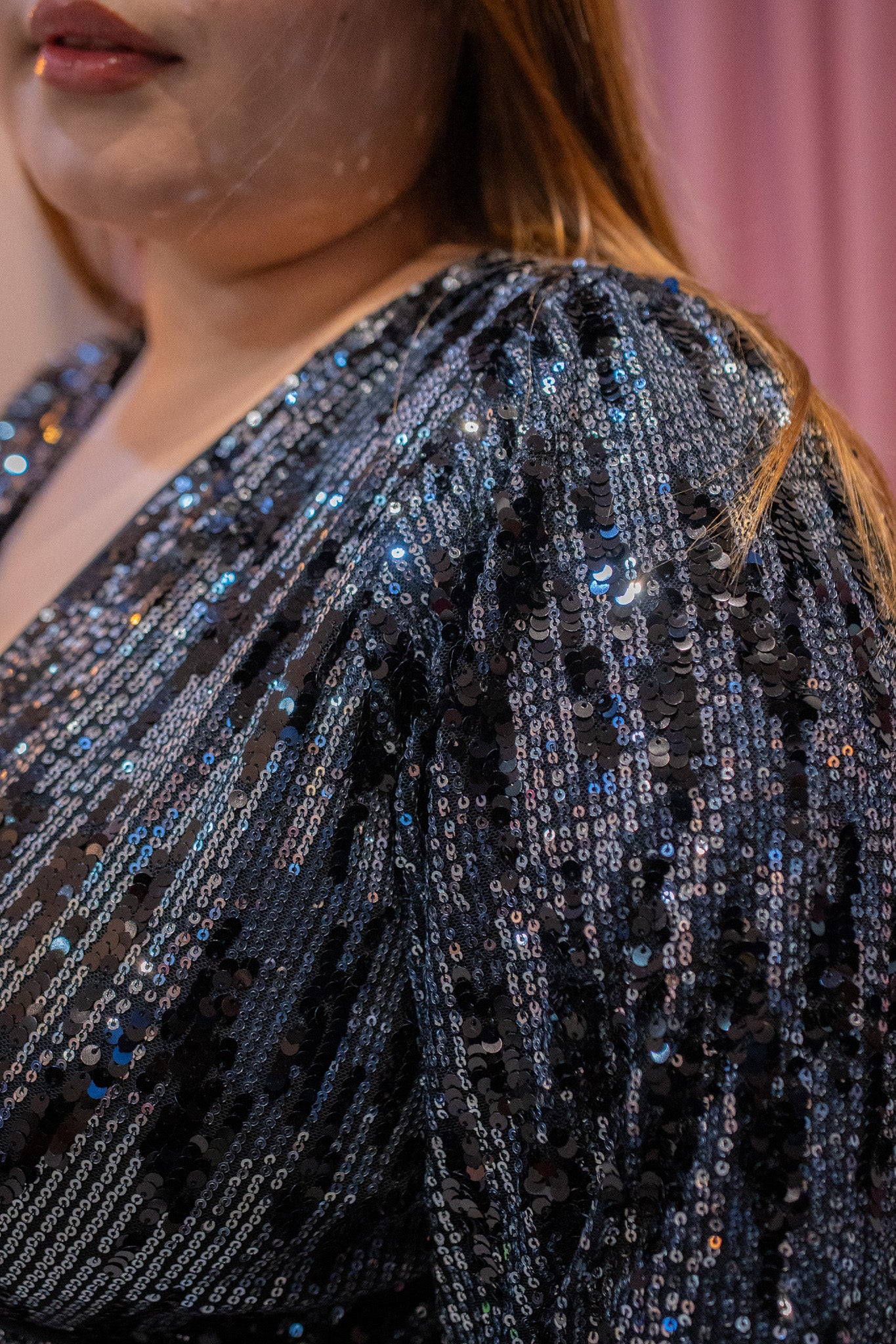 Vestido con lentejuelas cuello V