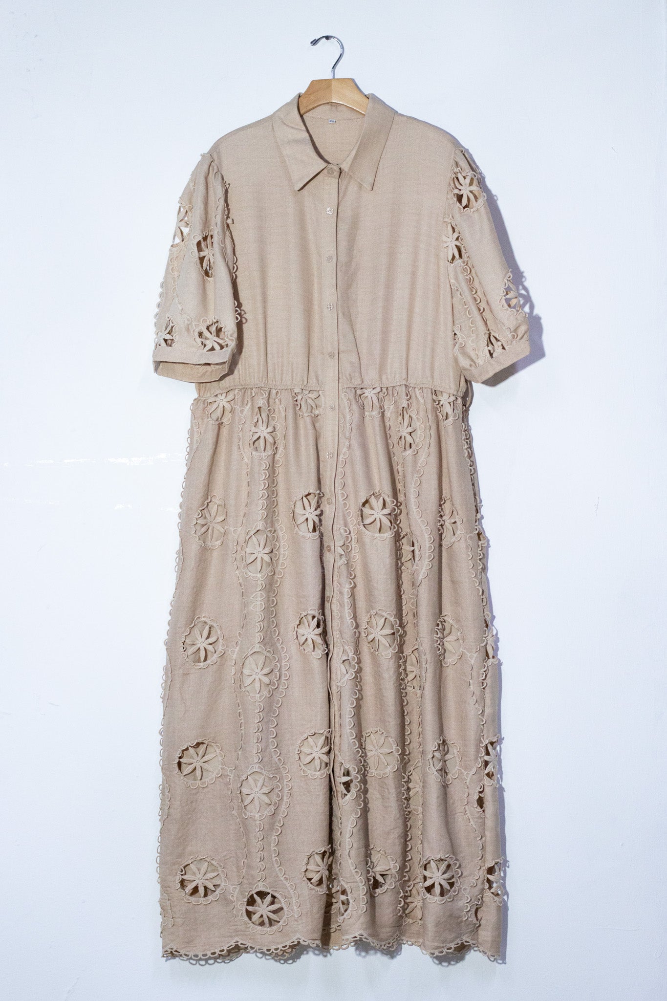 Maxi vestido bordado beige