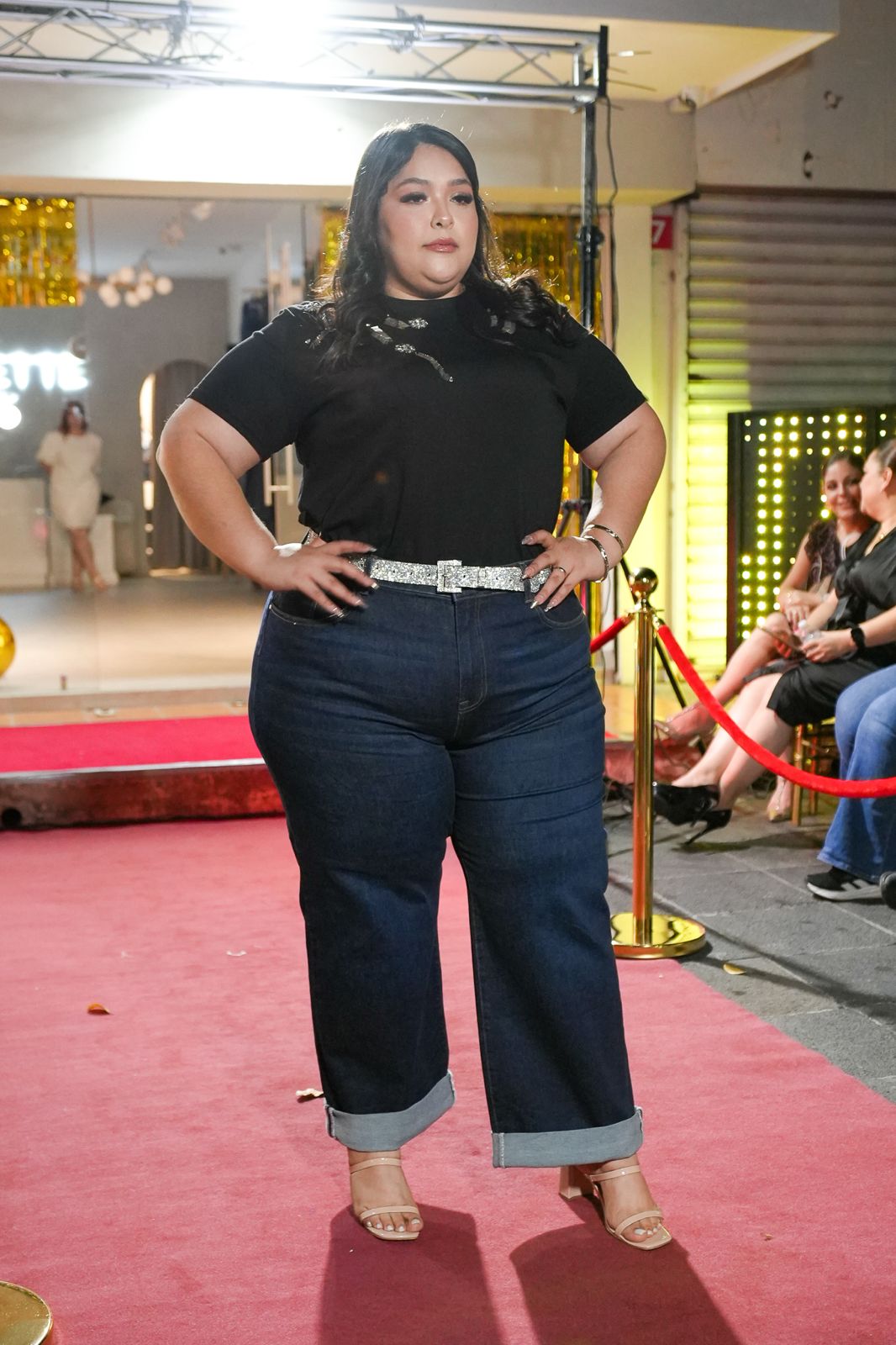 Blusa con piedras negra