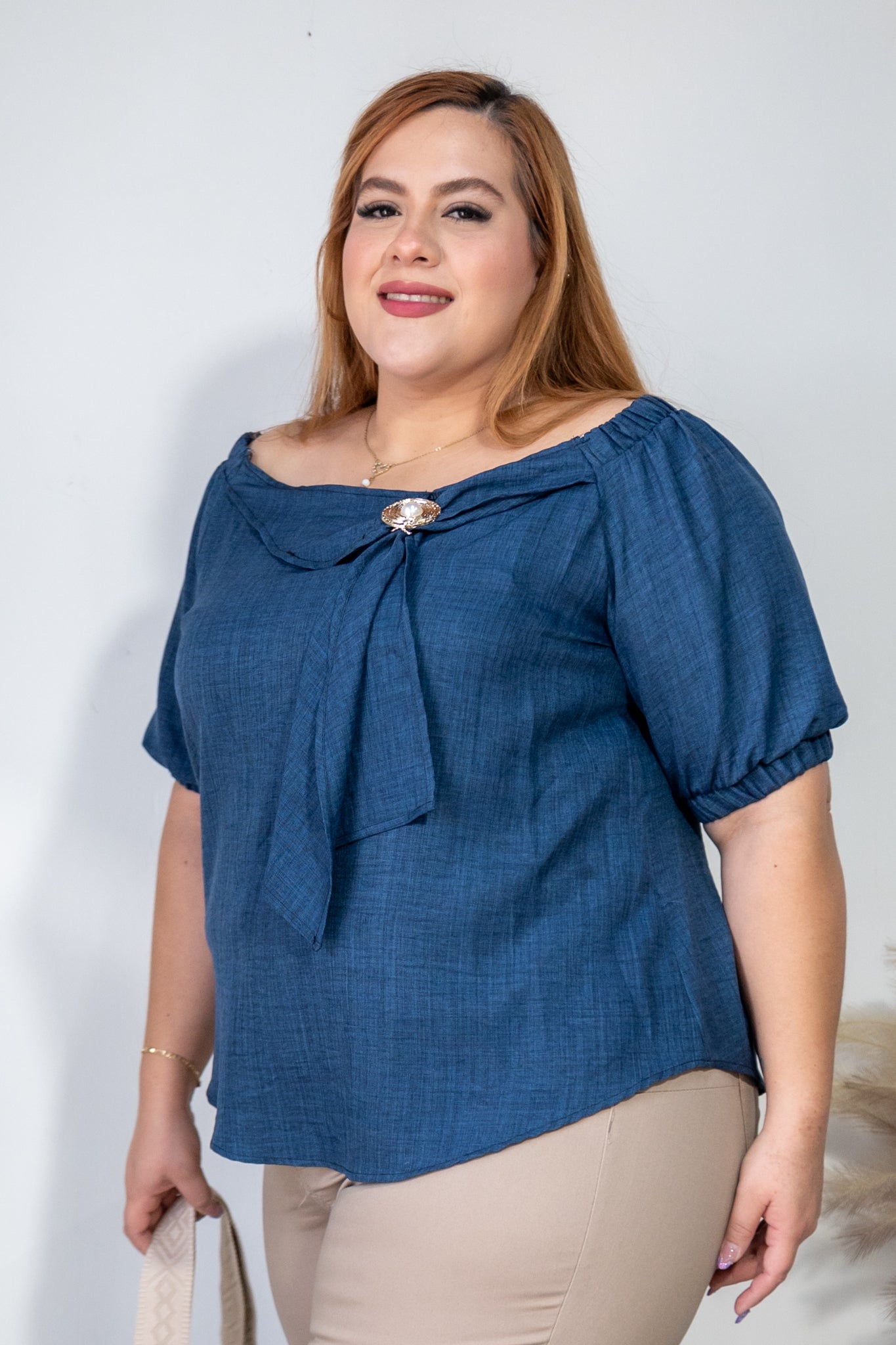 Blusa off shoulder c/boton