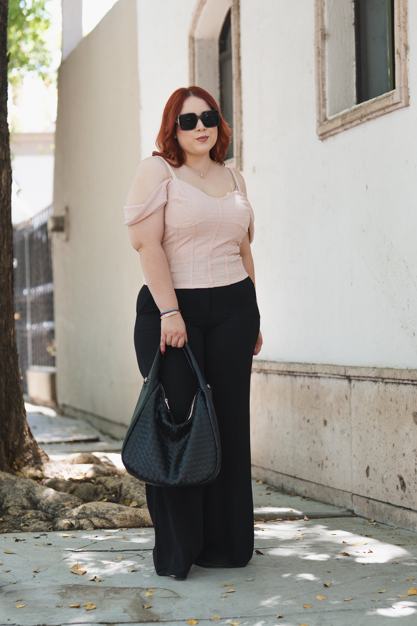 Blusa crop off shoulder rosa