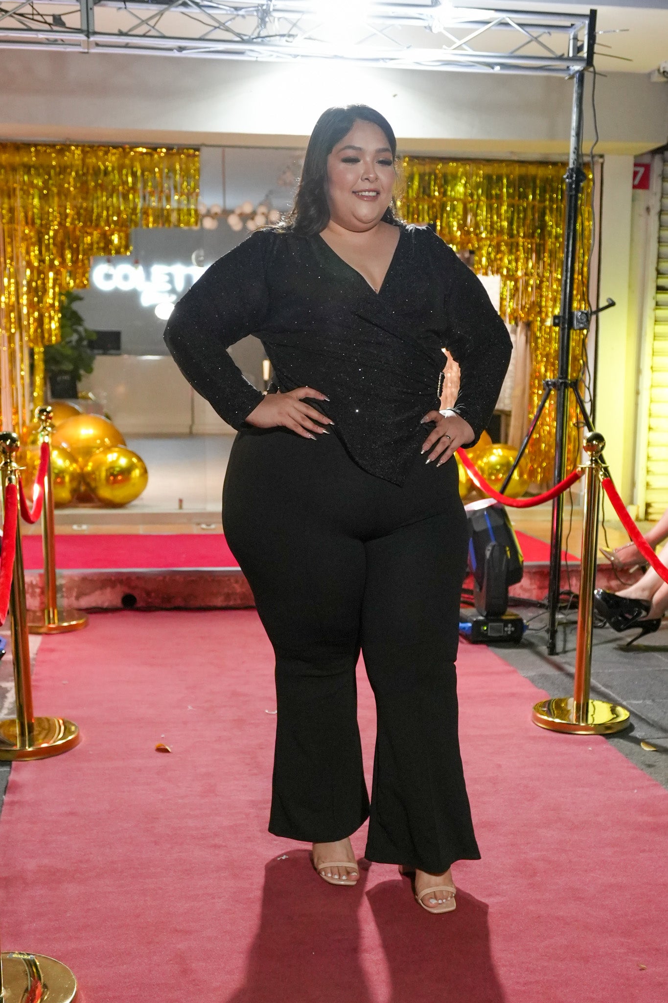 Blusa manga larga brillos negra