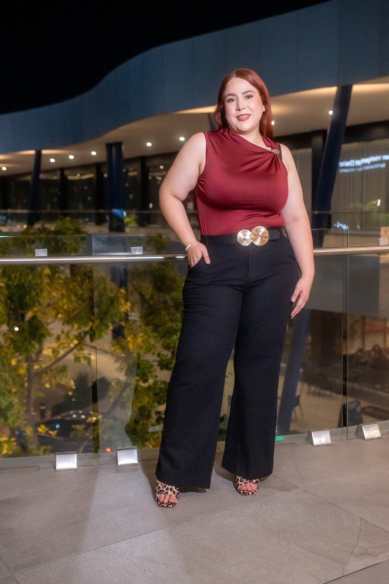 Blusa asimetrica c/detalle tinta