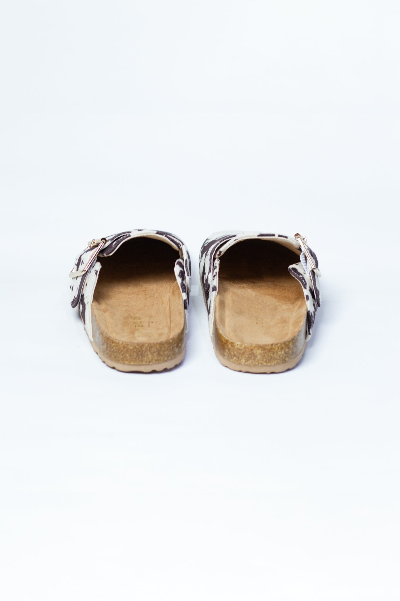 Zuecos hebillla cow print