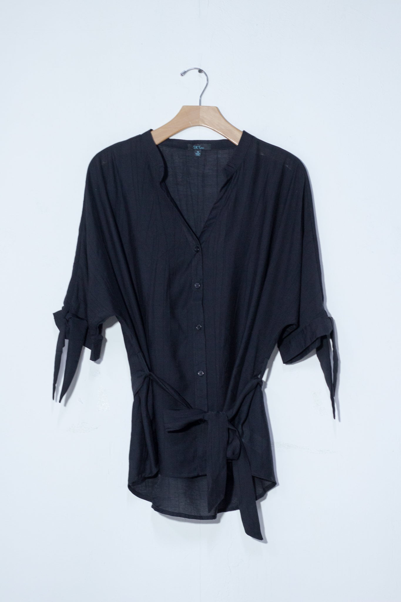 Camisa lisa c/lazo blanca