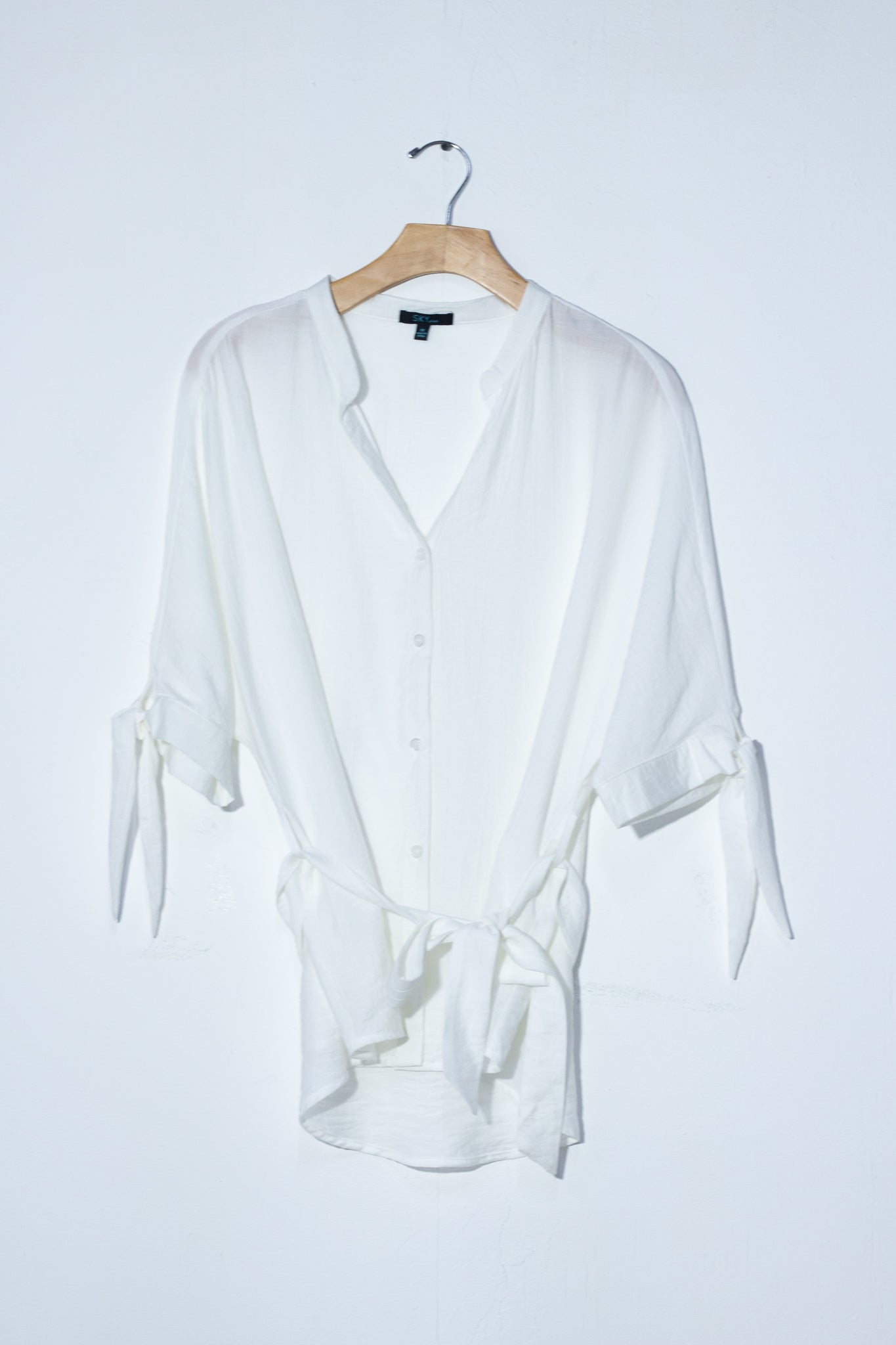 Camisa lisa c/lazo blanca