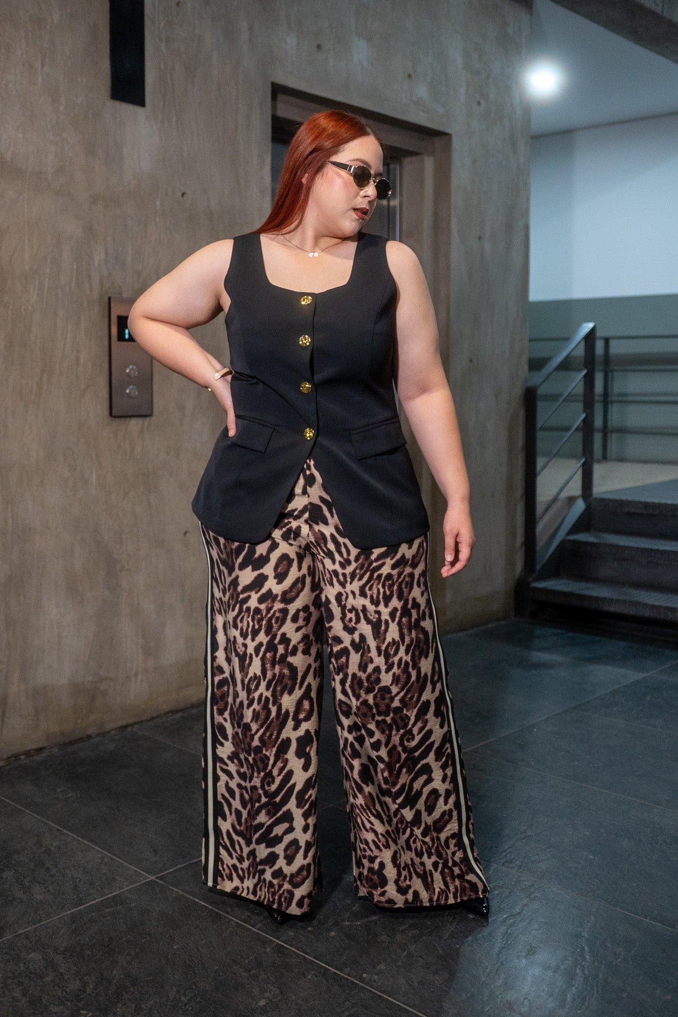 Chaleco liso con botones neg