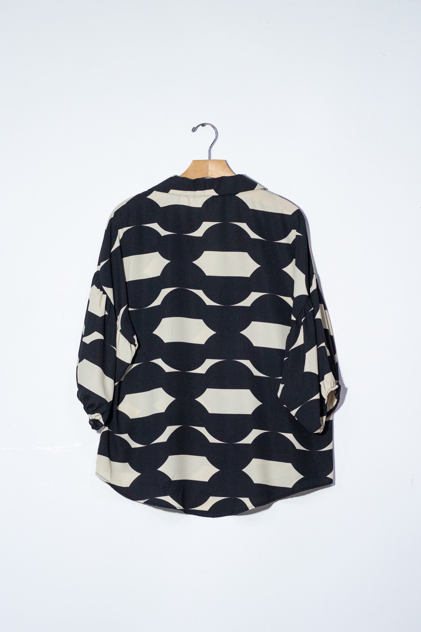 Blusa con botones estampada