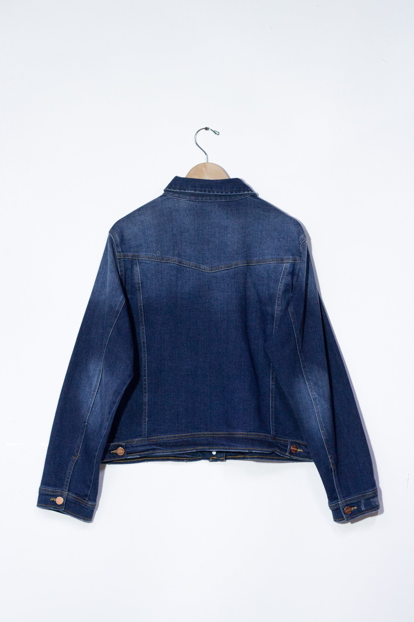 Chamarra denim c/bolsas osc