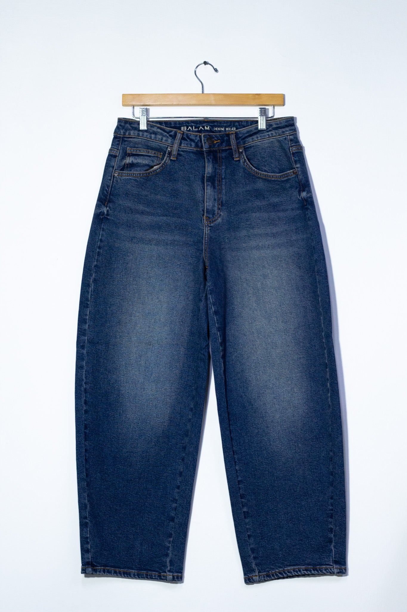 Jeans barrel liso osc