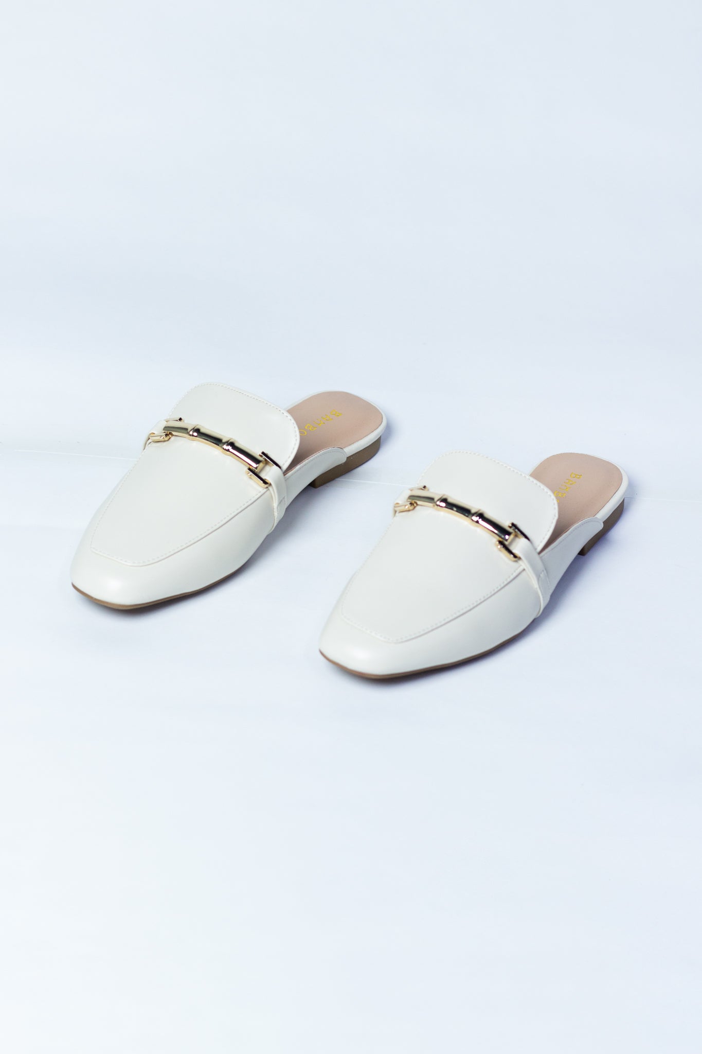 Mules herraje dorado beige