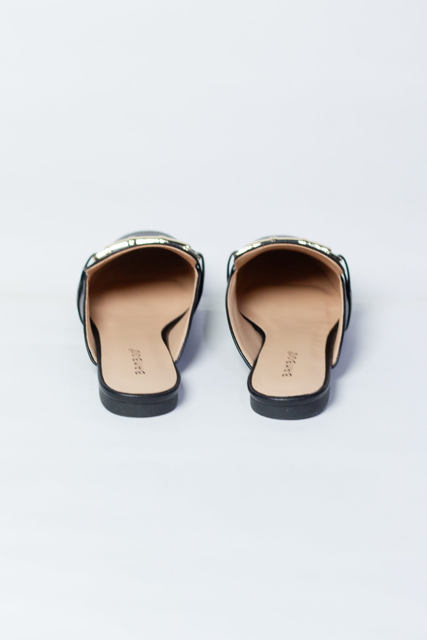 Mules herraje dorado negros