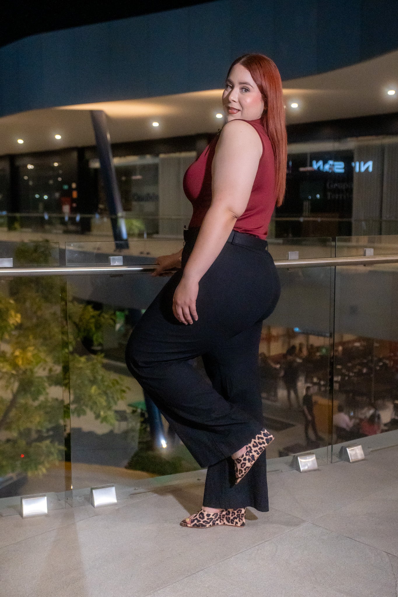 Pantalon lino con cinto negro