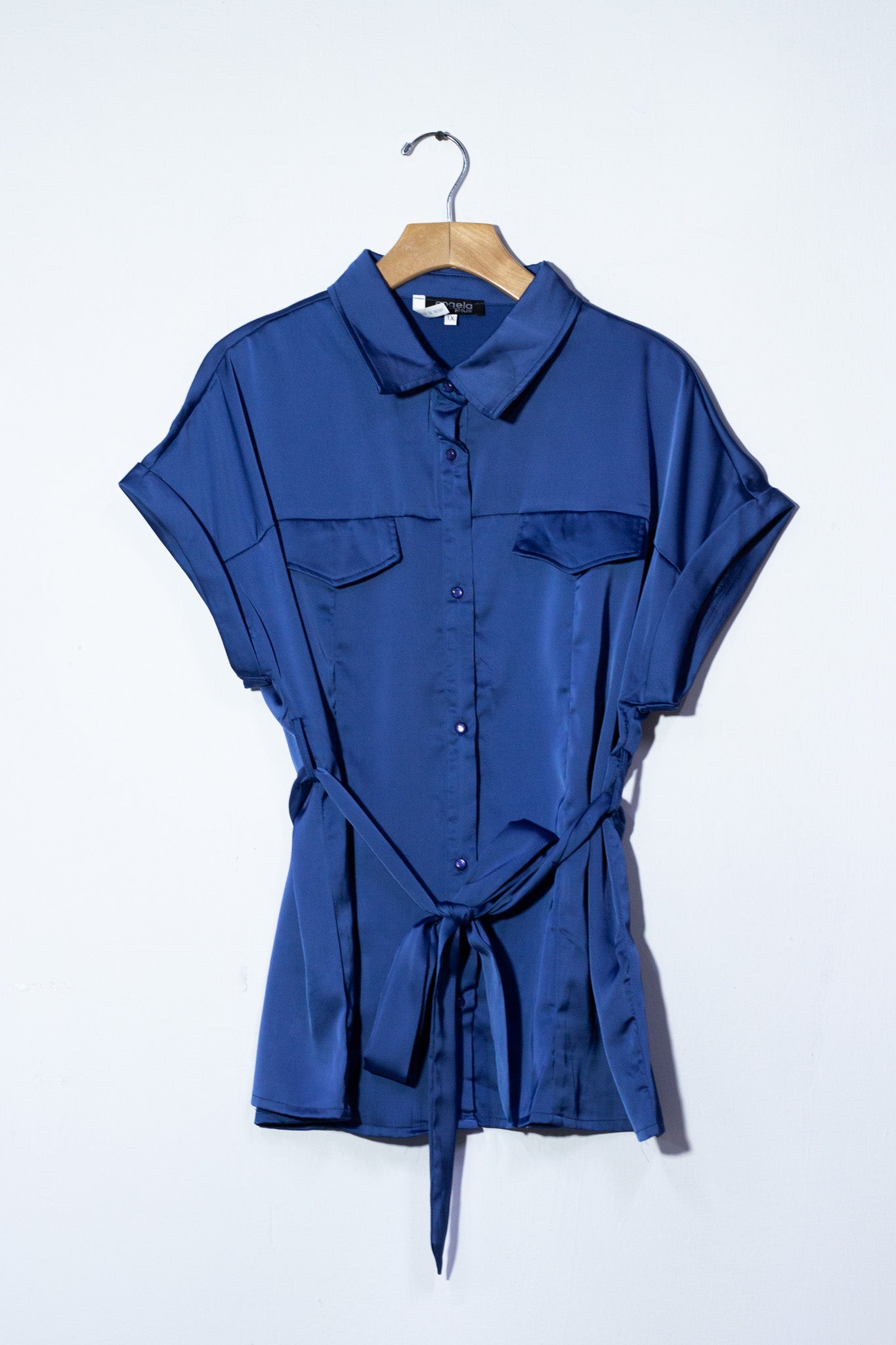 Camisa satin c/lazo azul