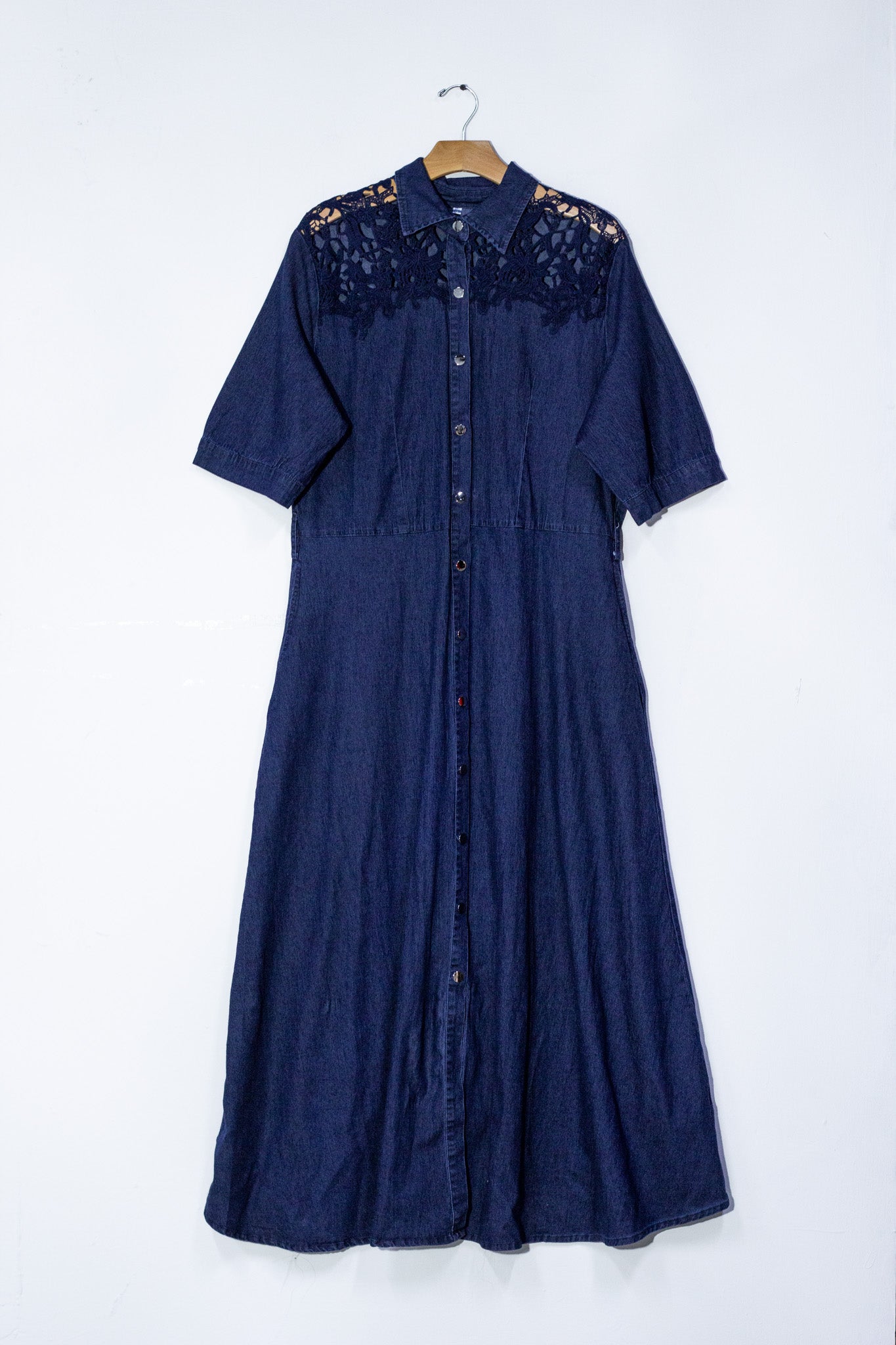 Maxi vestido camisero bordado