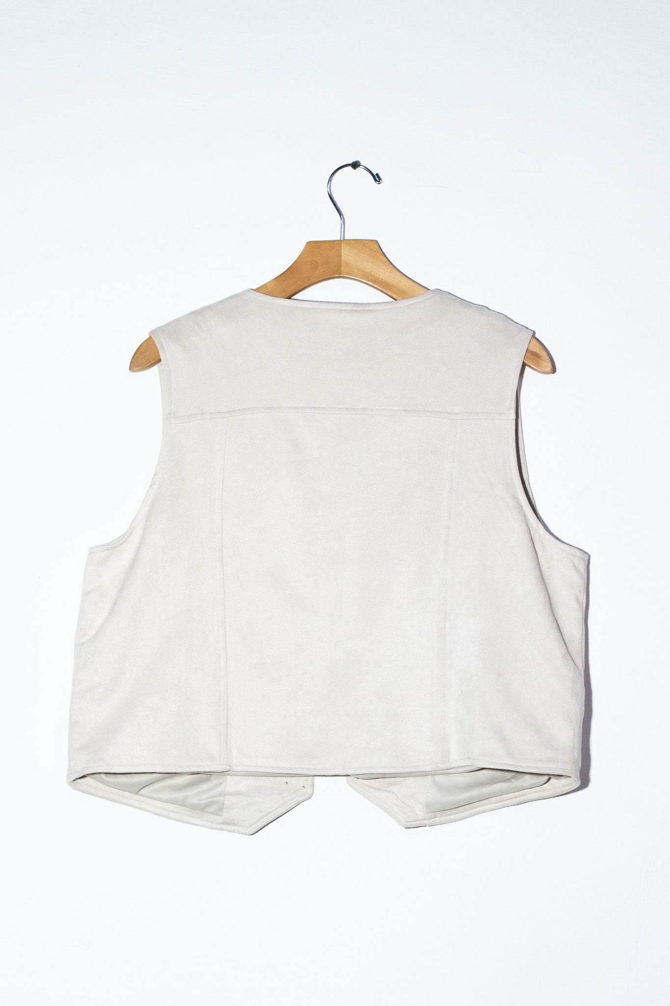 Chaleco gamusa con estoperoles bei