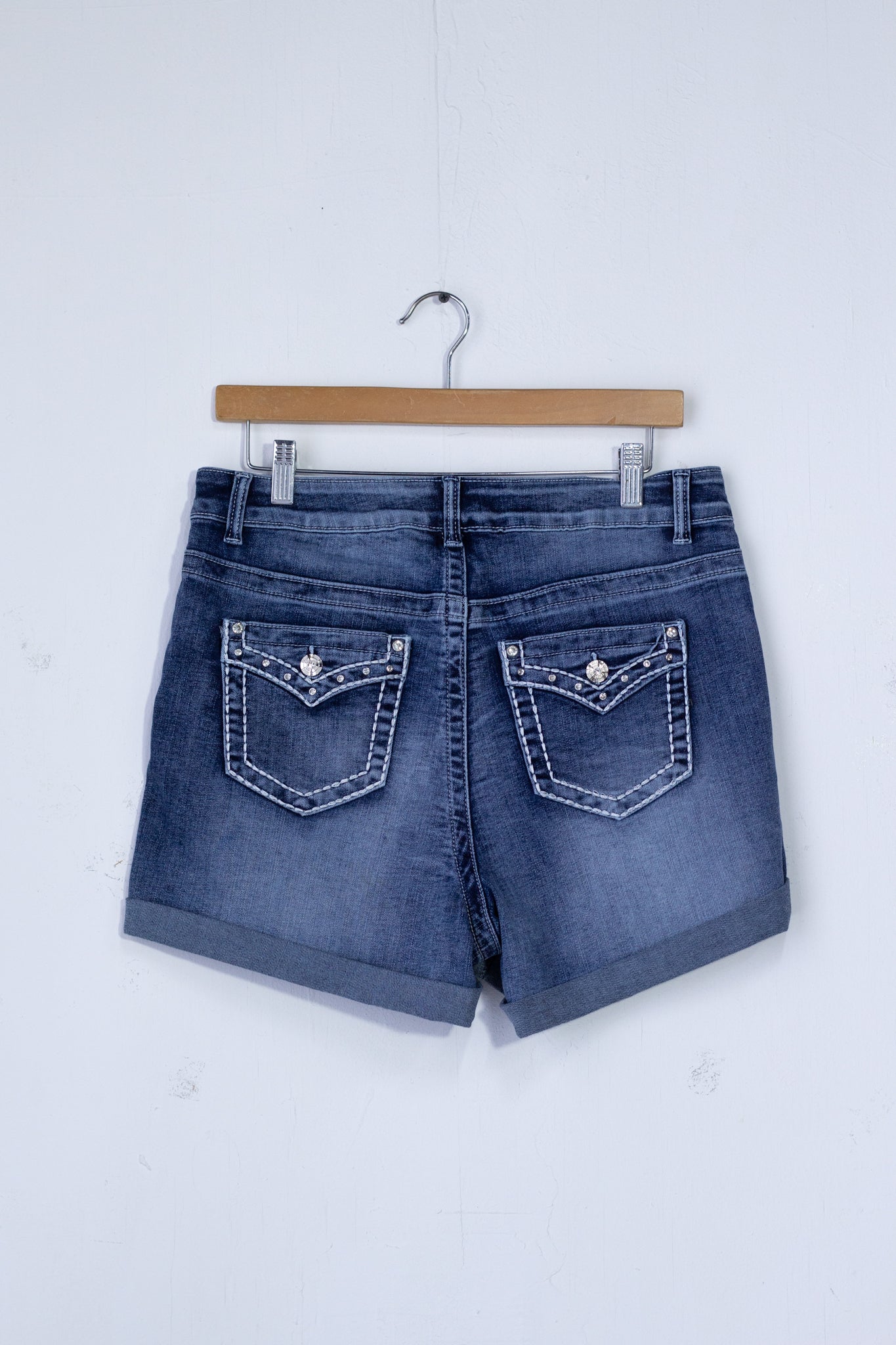 Short liso detalles piedra