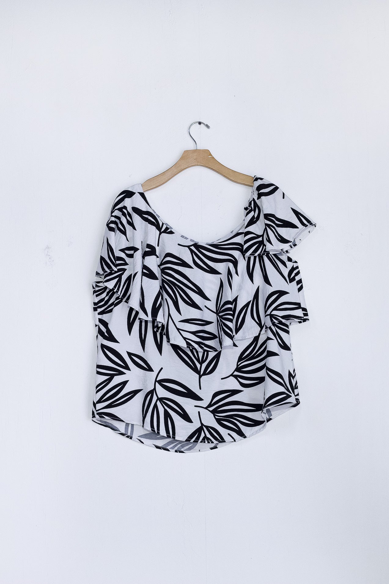 Blusa Asimétrica con Olan