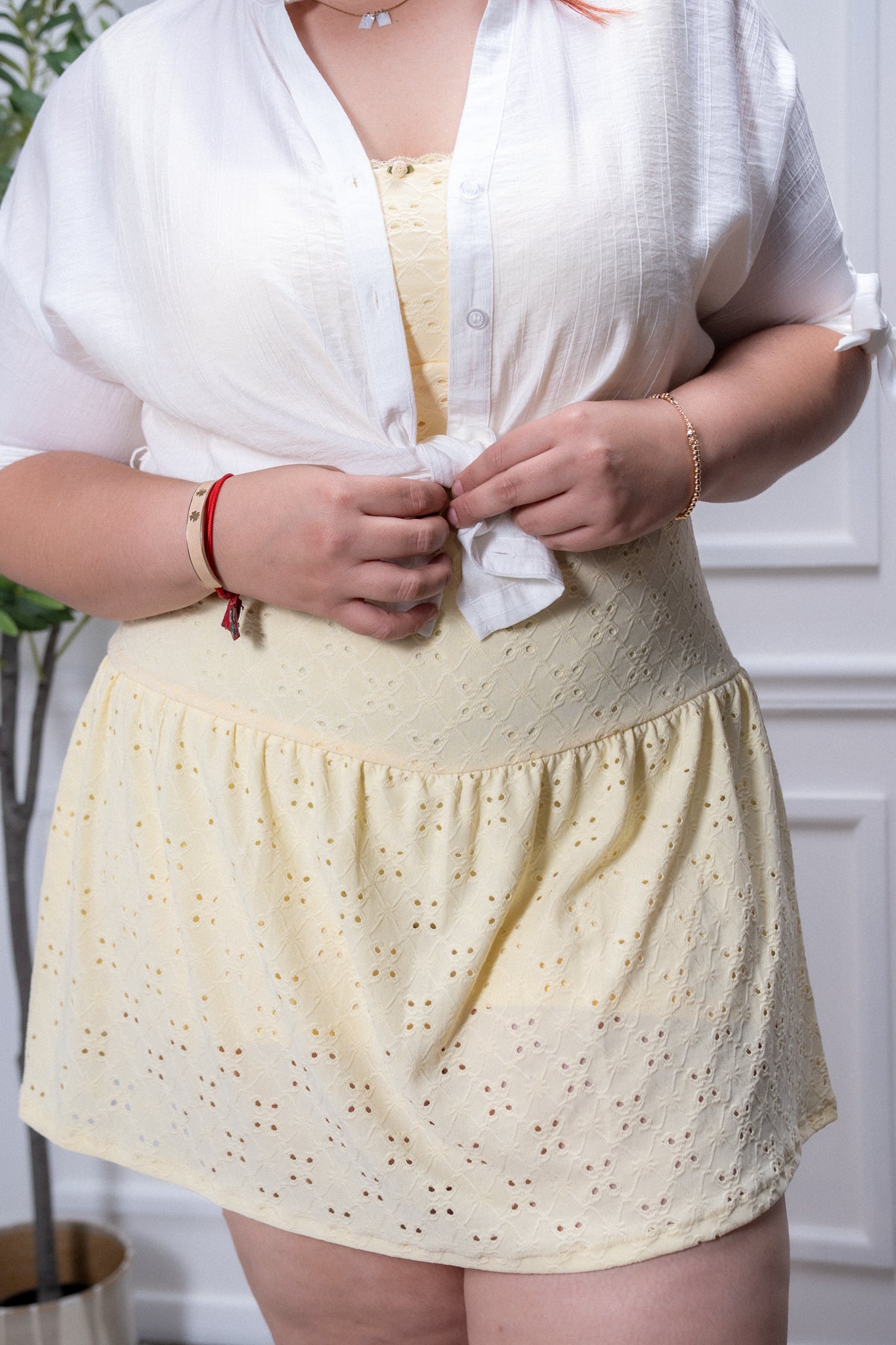 Camisa lisa c/lazo blanca