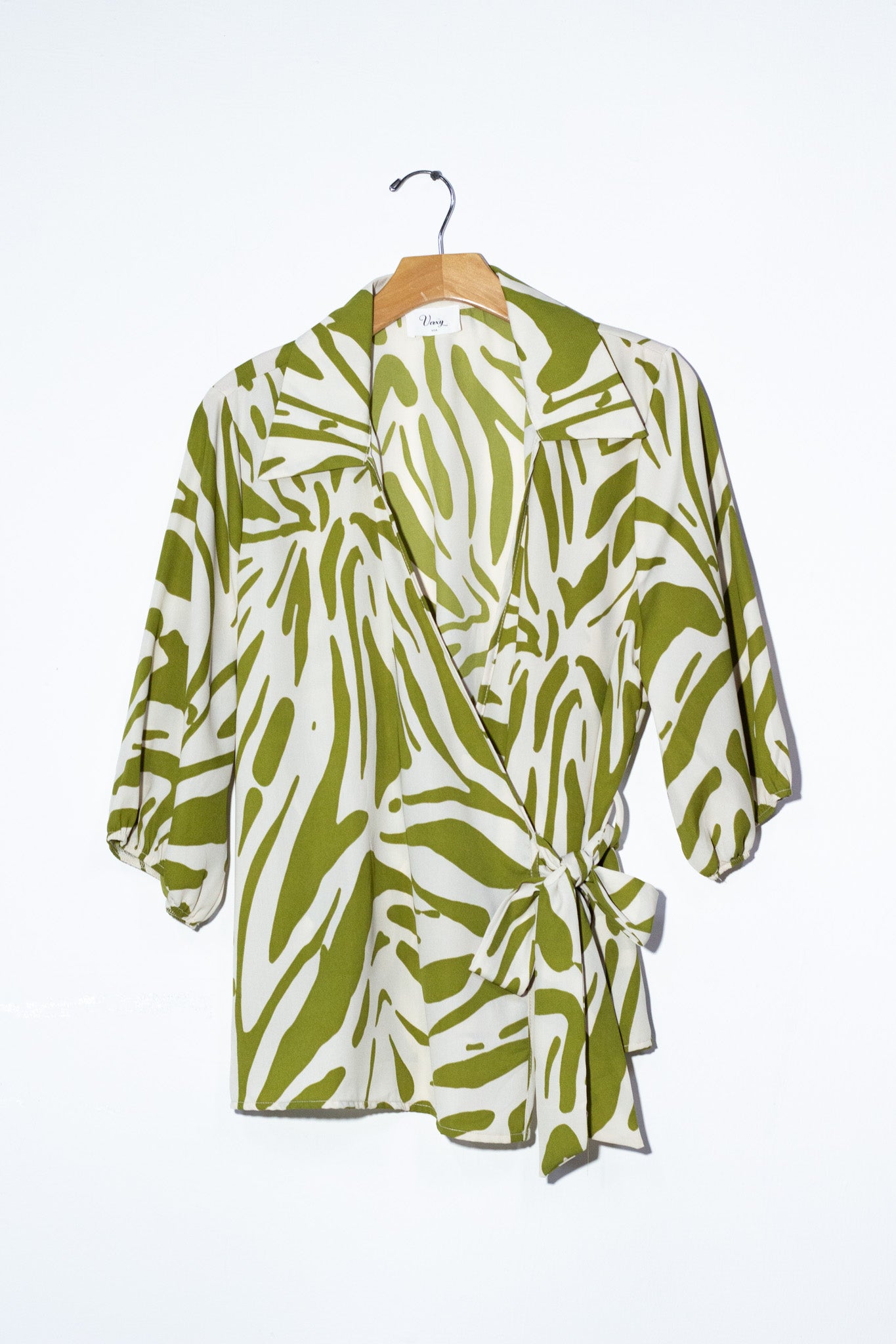 Blusa cruzada estampada