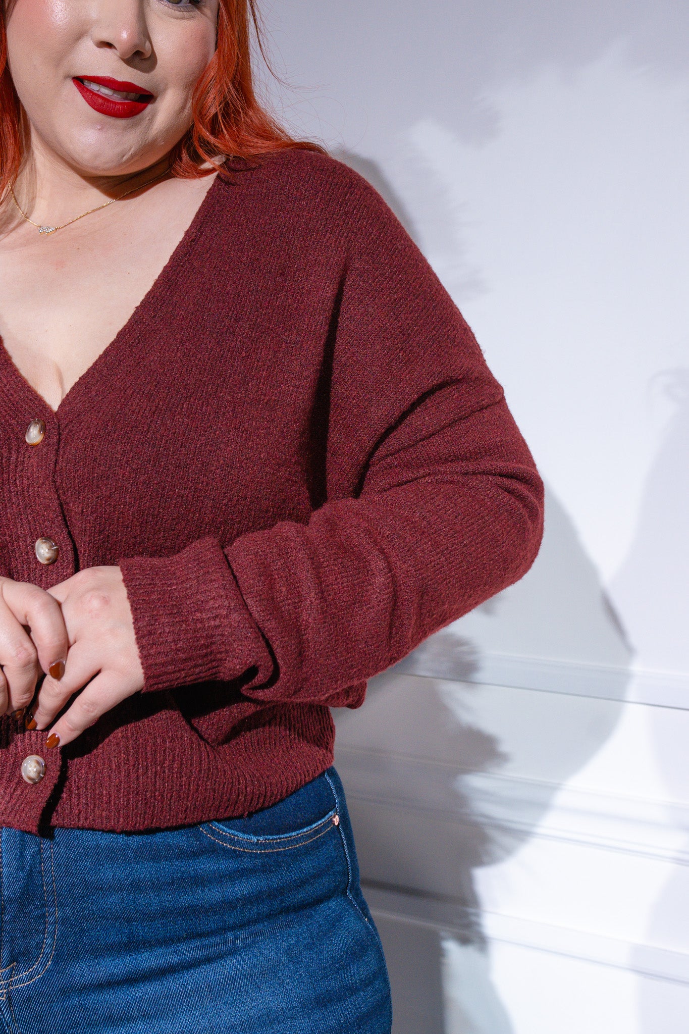 Suéter liso c/botones tinto