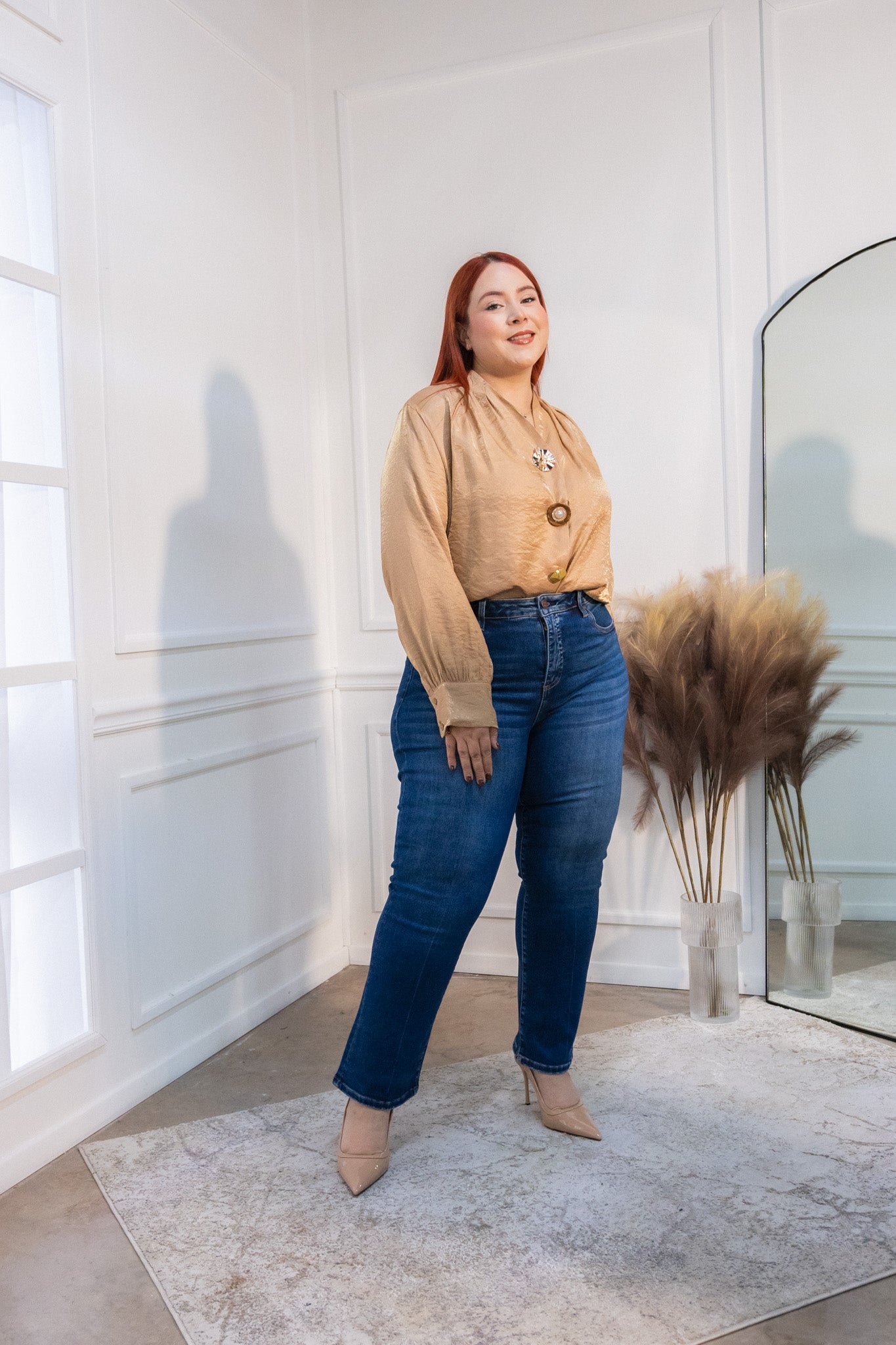 Camisa con botones dorada