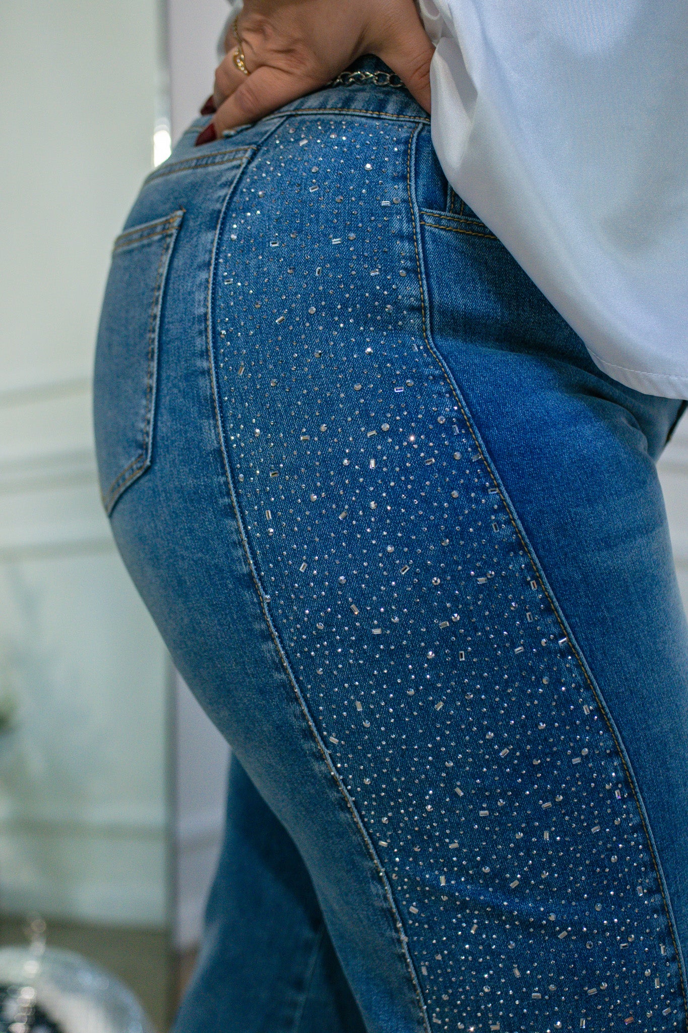 Jeans recto con piedras claro