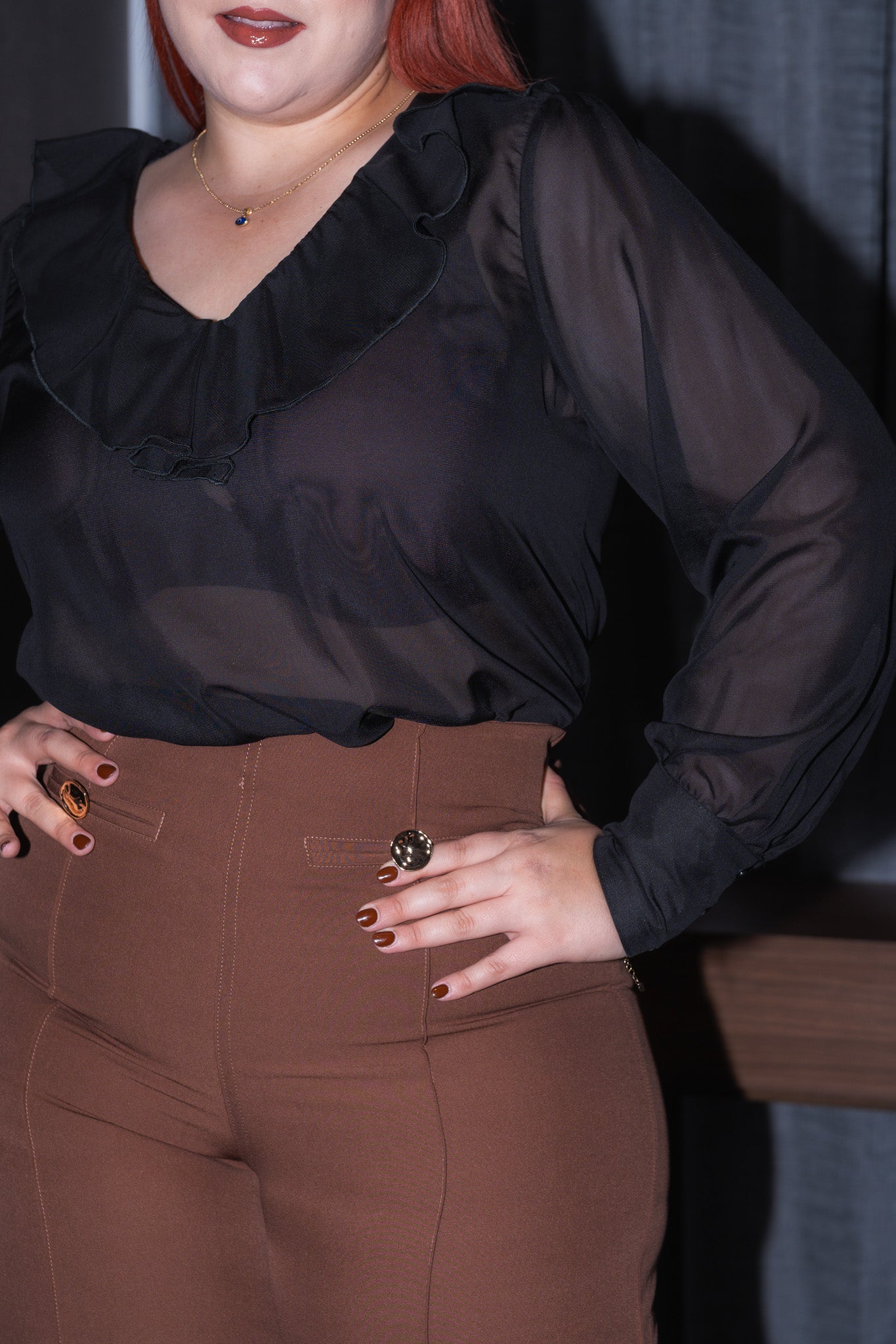 Blusa con escarola negra