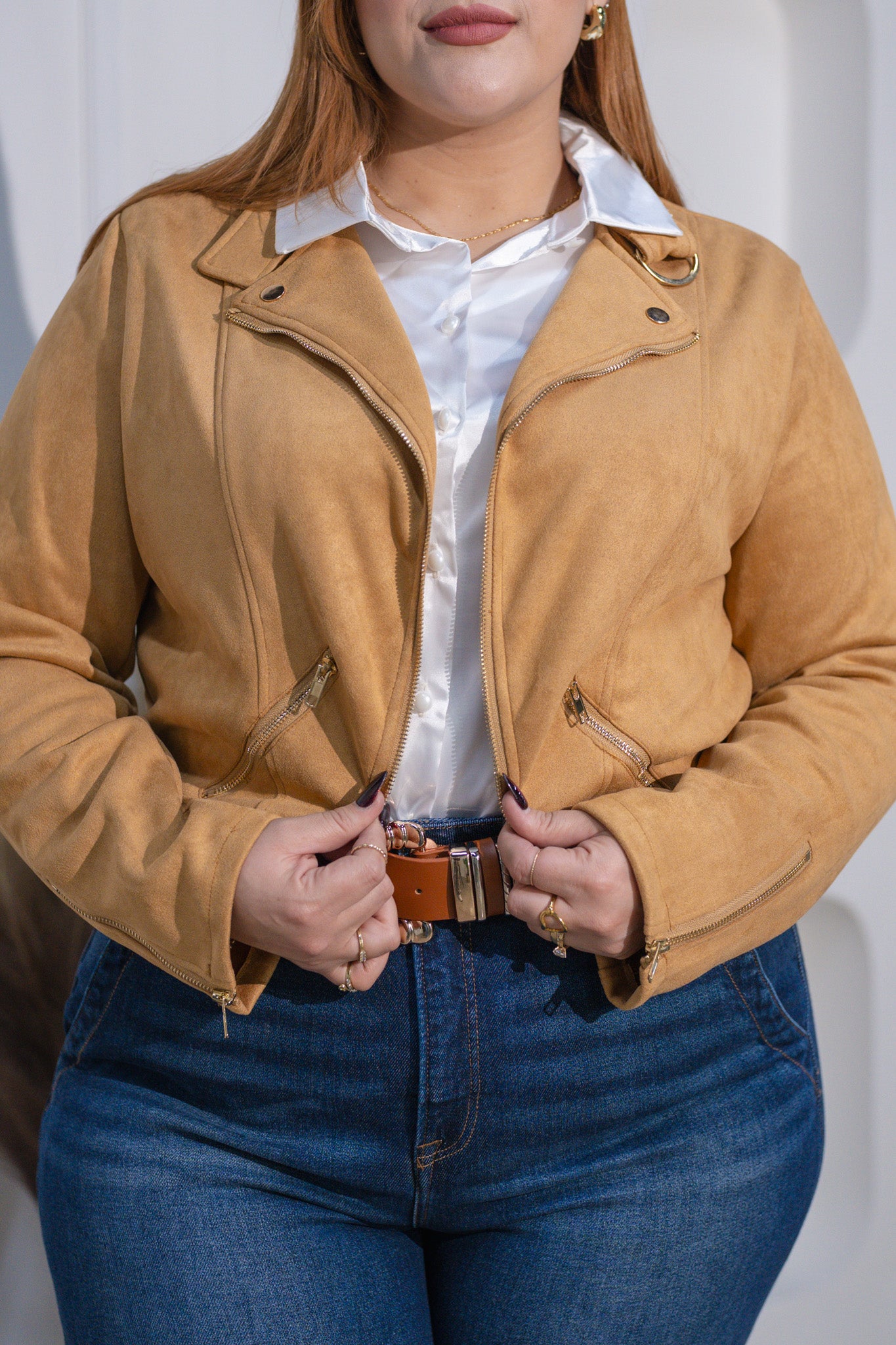 Chaqueta gamuza con bolsa camel