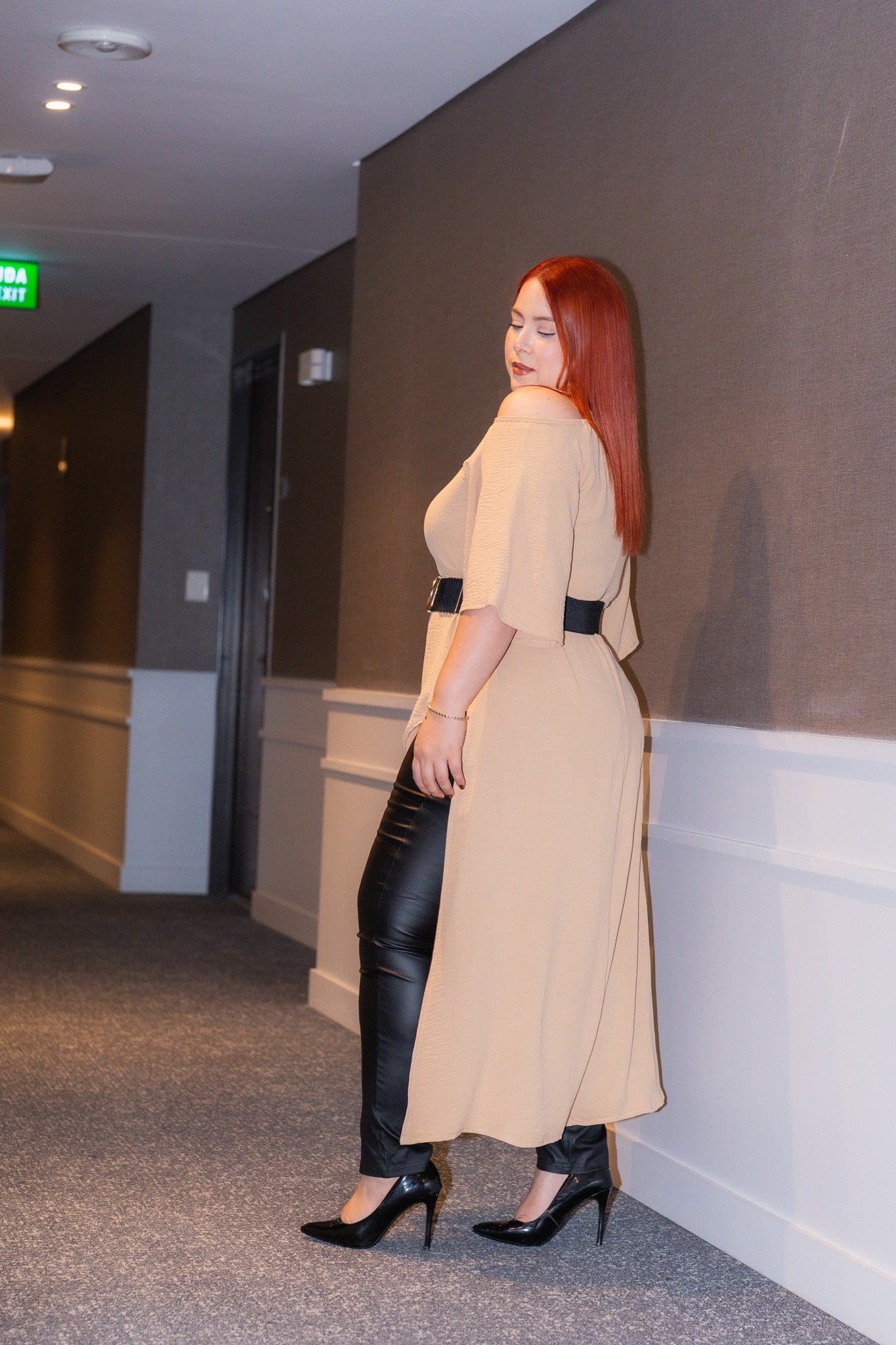 Blusón con cadena beige