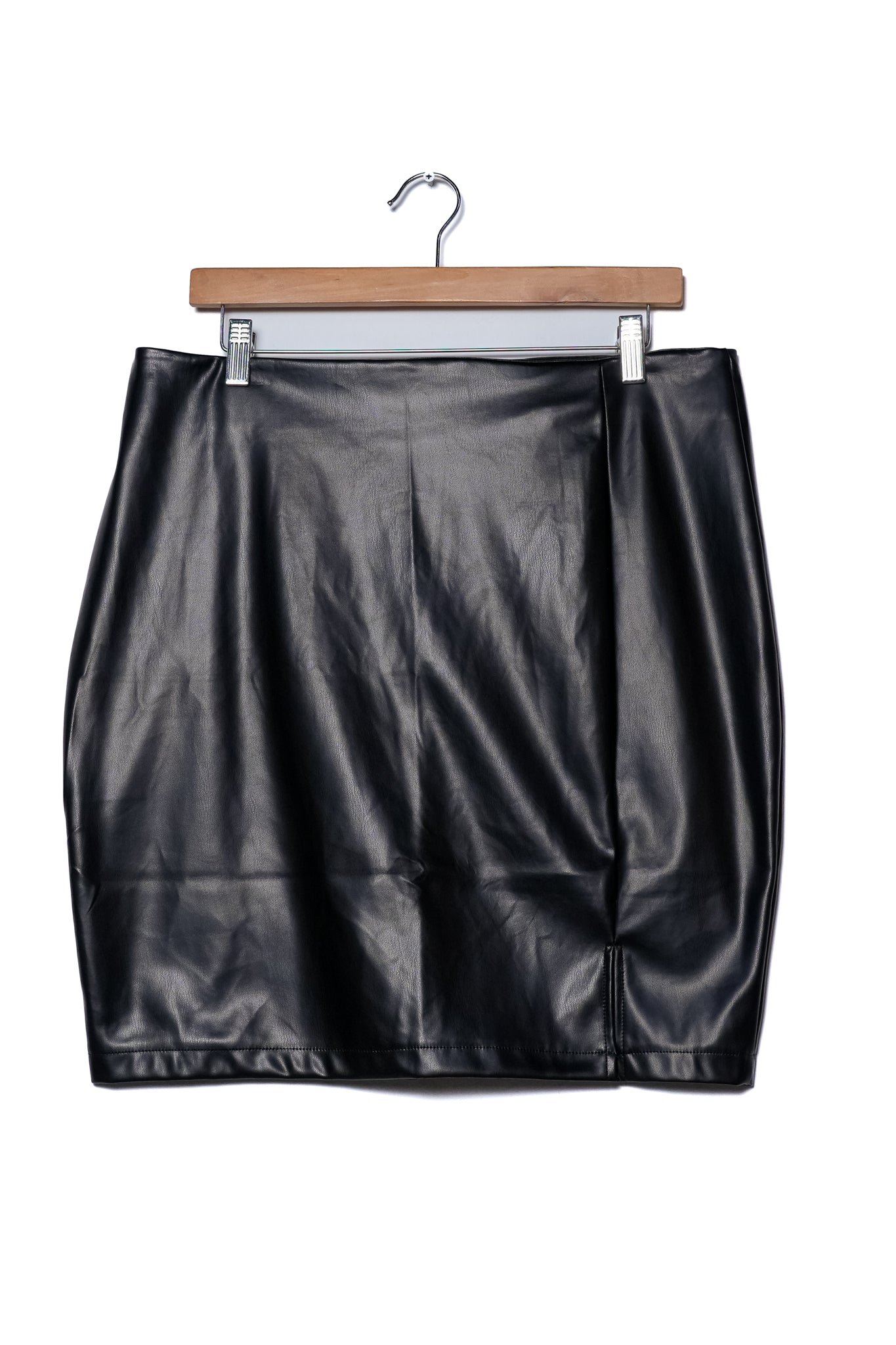 Falda cuero lisa negra